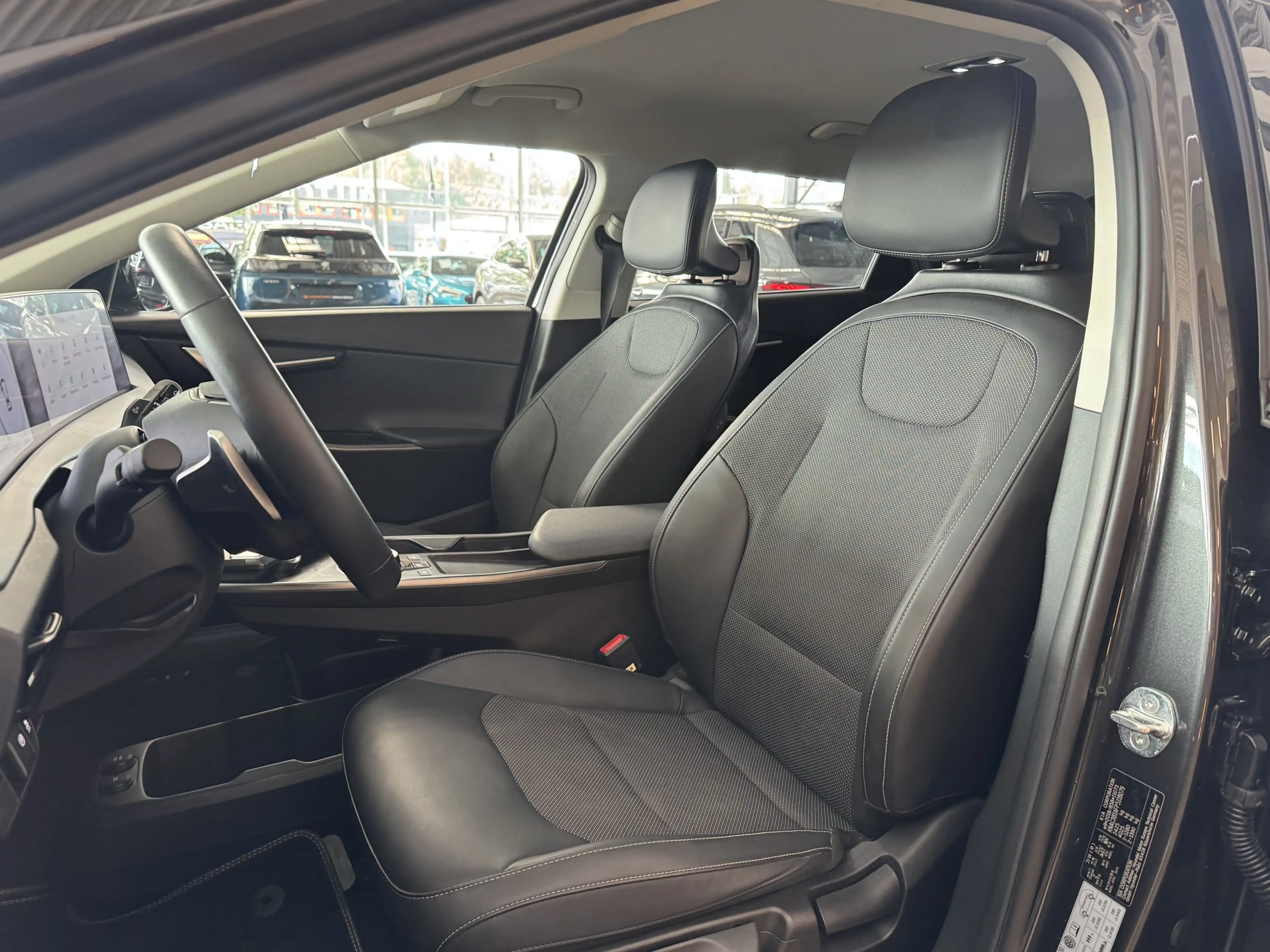 Kia EV6 Teil-Leder RCam Navi Wärmepumpe SHZ LED ACC — photo 11