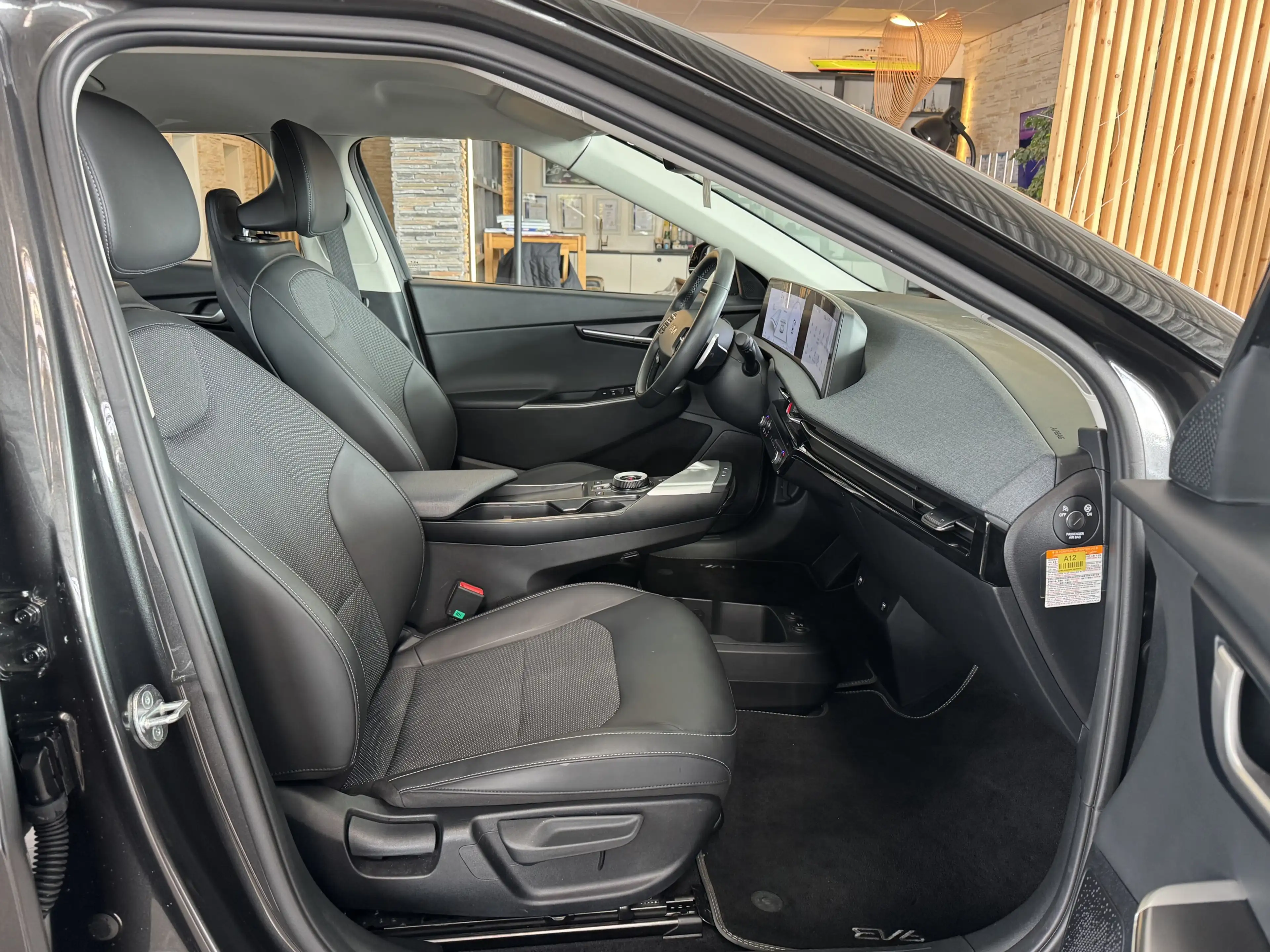 Kia EV6 Teil-Leder RCam Navi Wärmepumpe SHZ LED ACC — photo 15