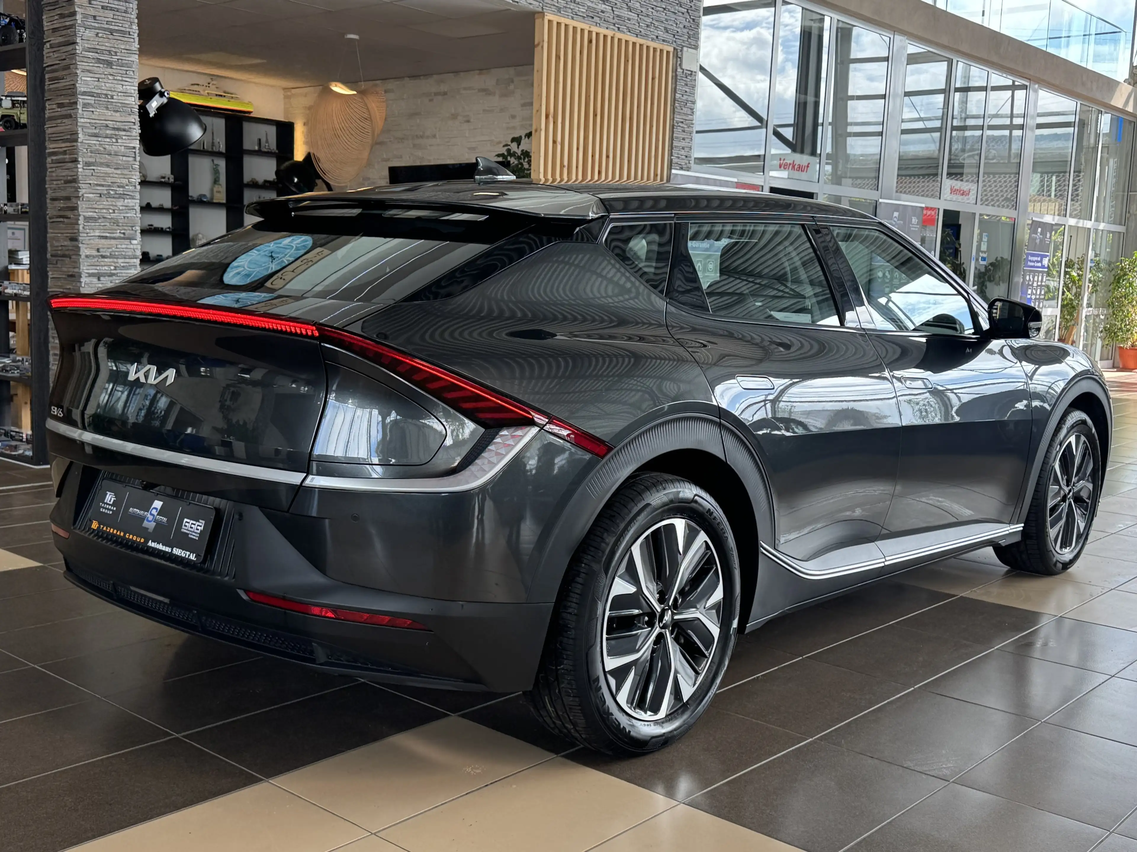 Kia EV6 Teil-Leder RCam Navi Wärmepumpe SHZ LED ACC — photo 5