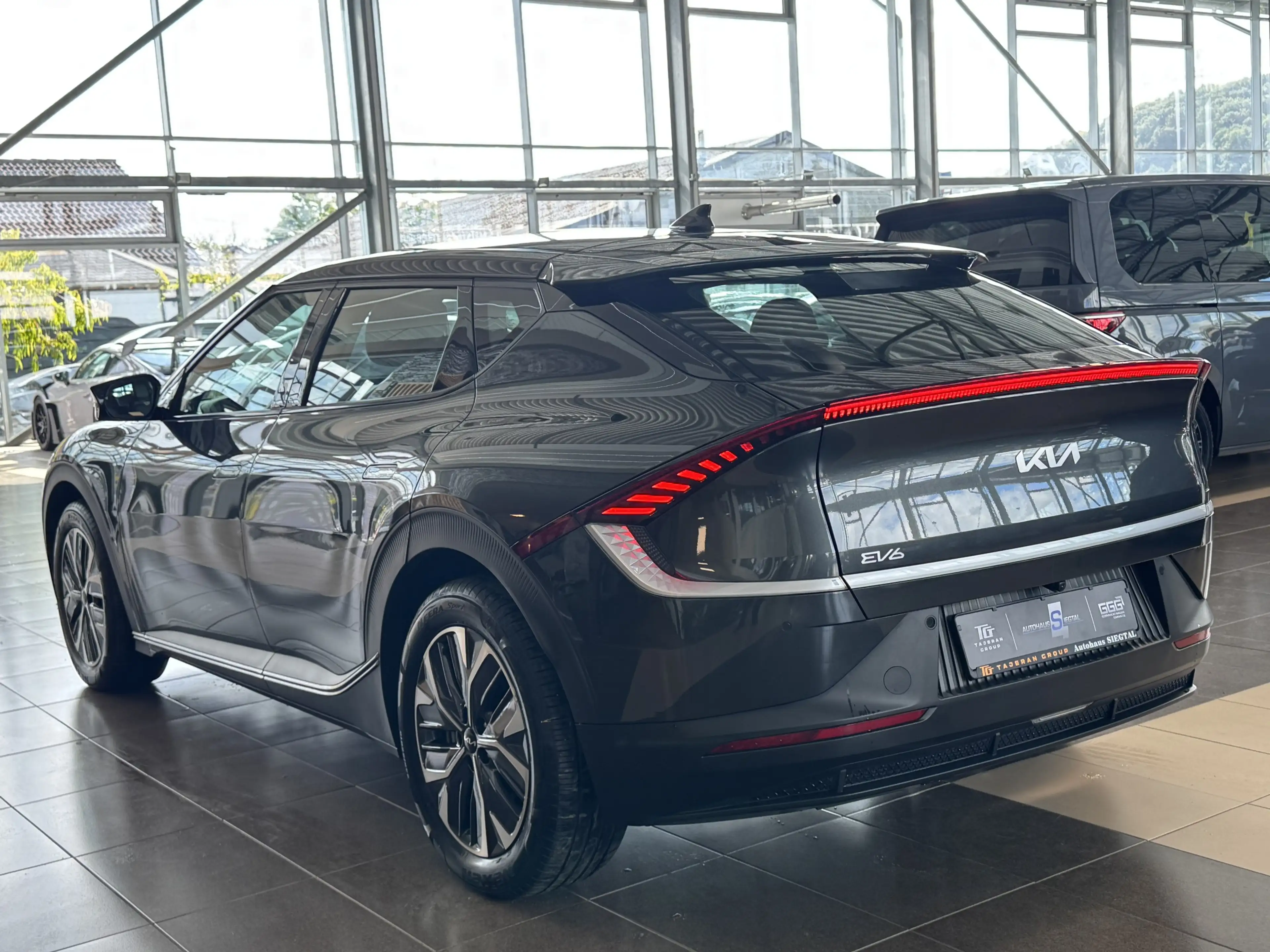 Kia EV6 Teil-Leder RCam Navi Wärmepumpe SHZ LED ACC — photo 7