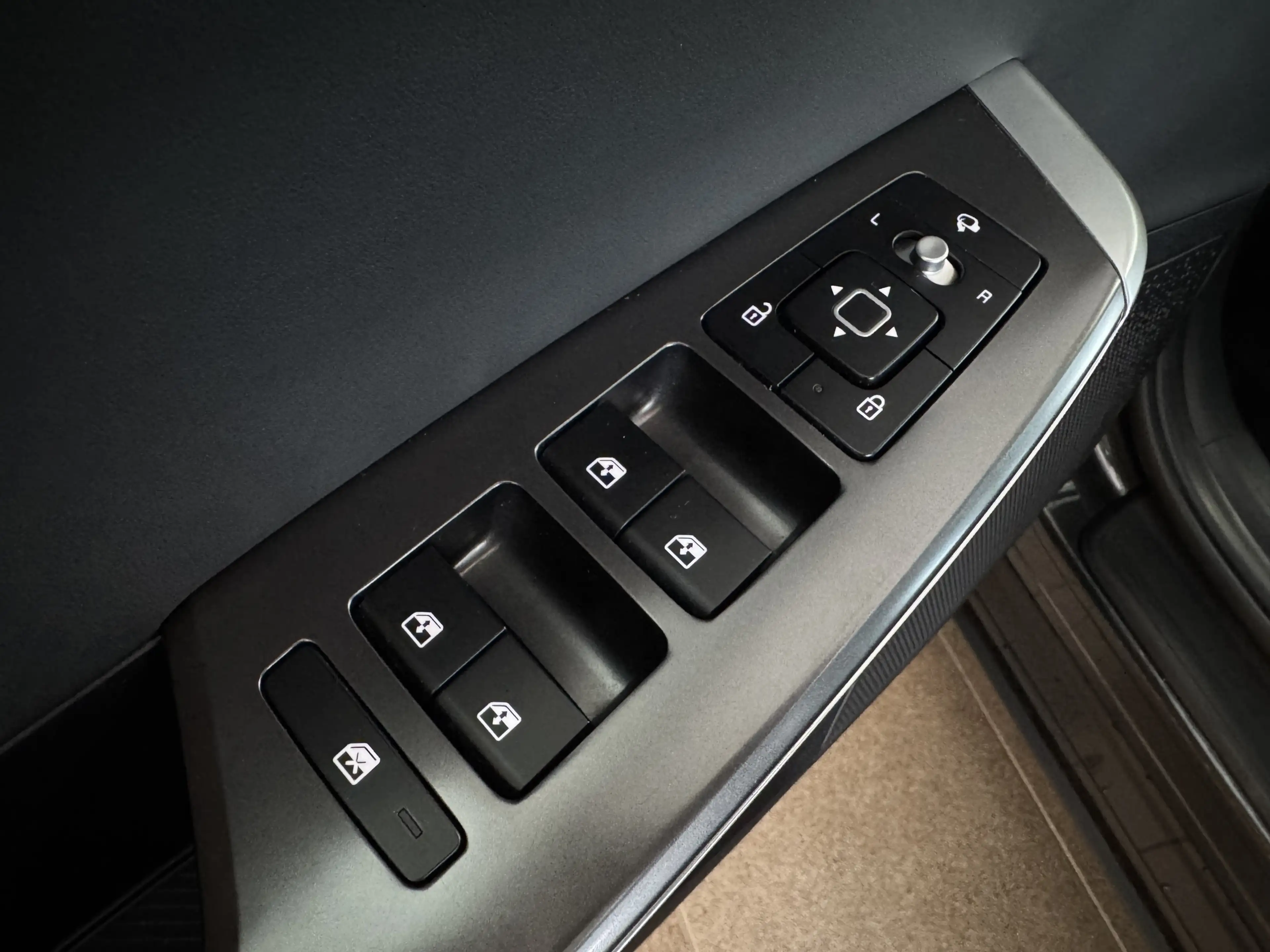 Kia EV6 Teil-Leder RCam Navi Wärmepumpe SHZ LED ACC — photo 12