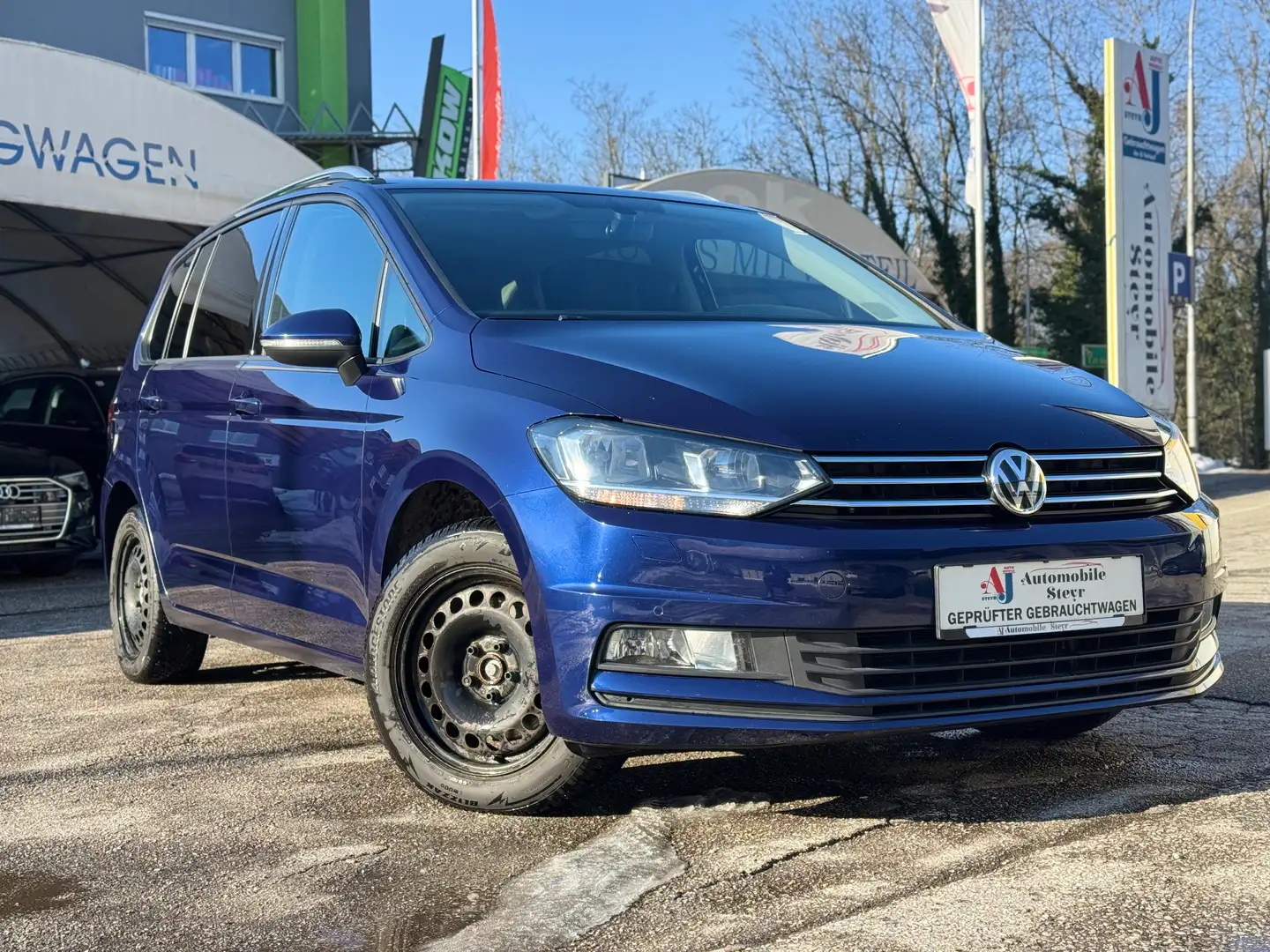 Volkswagen Touran Comfortline 1,6 SCR TDI+Navi+7 Sitze+Panoramadach Blau - 1
