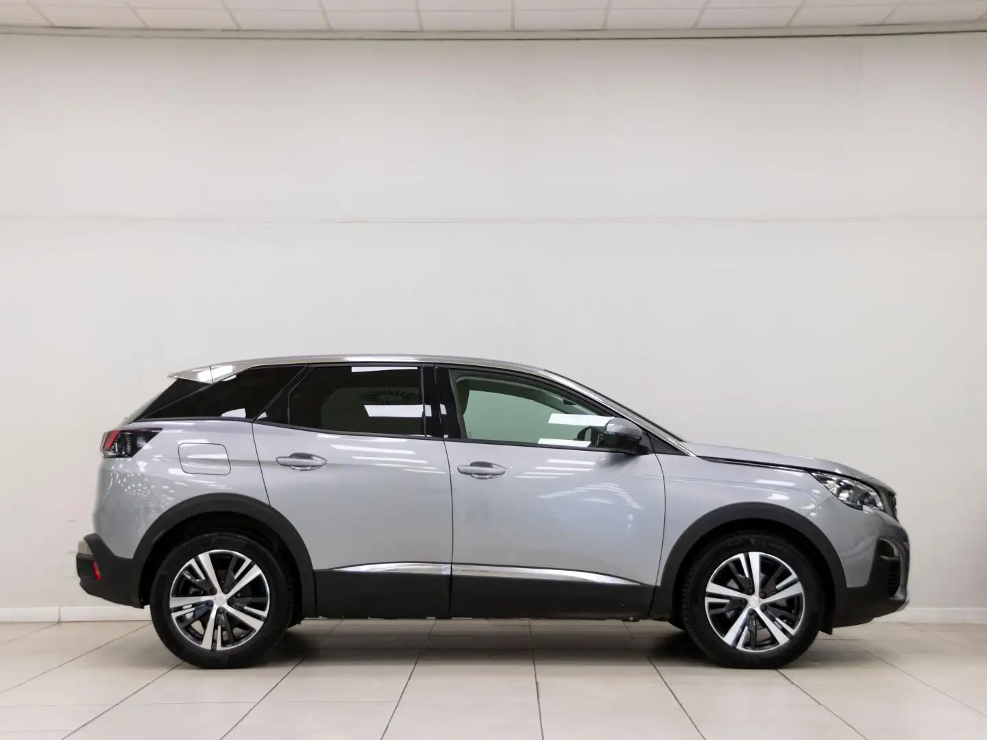 Peugeot 3008 1.2 PURETECH 96KW (130CV) ALLURE EAT6 Сірий - 2