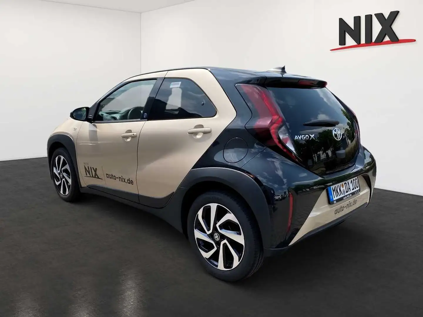 Toyota Aygo X 1.0 Team D SHZ KLIMA KAMERA BLUETOOTH Beige - 2