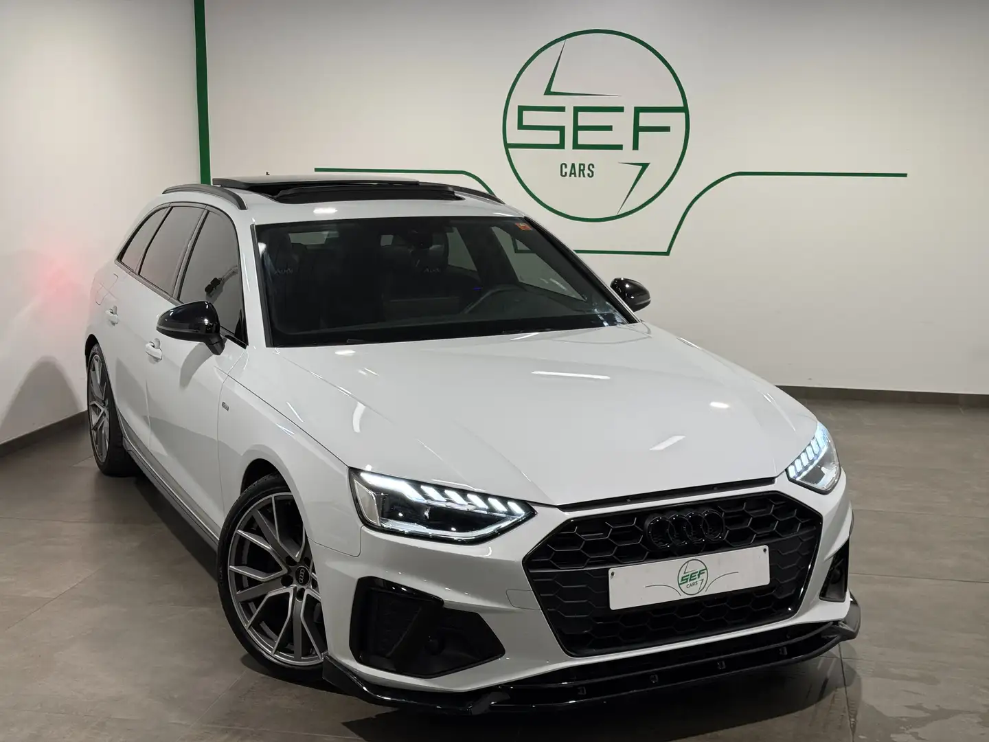 Audi A4 ** 30 TDi  ** 3x S line ** Garantie 12 mois ** Blanc - 1