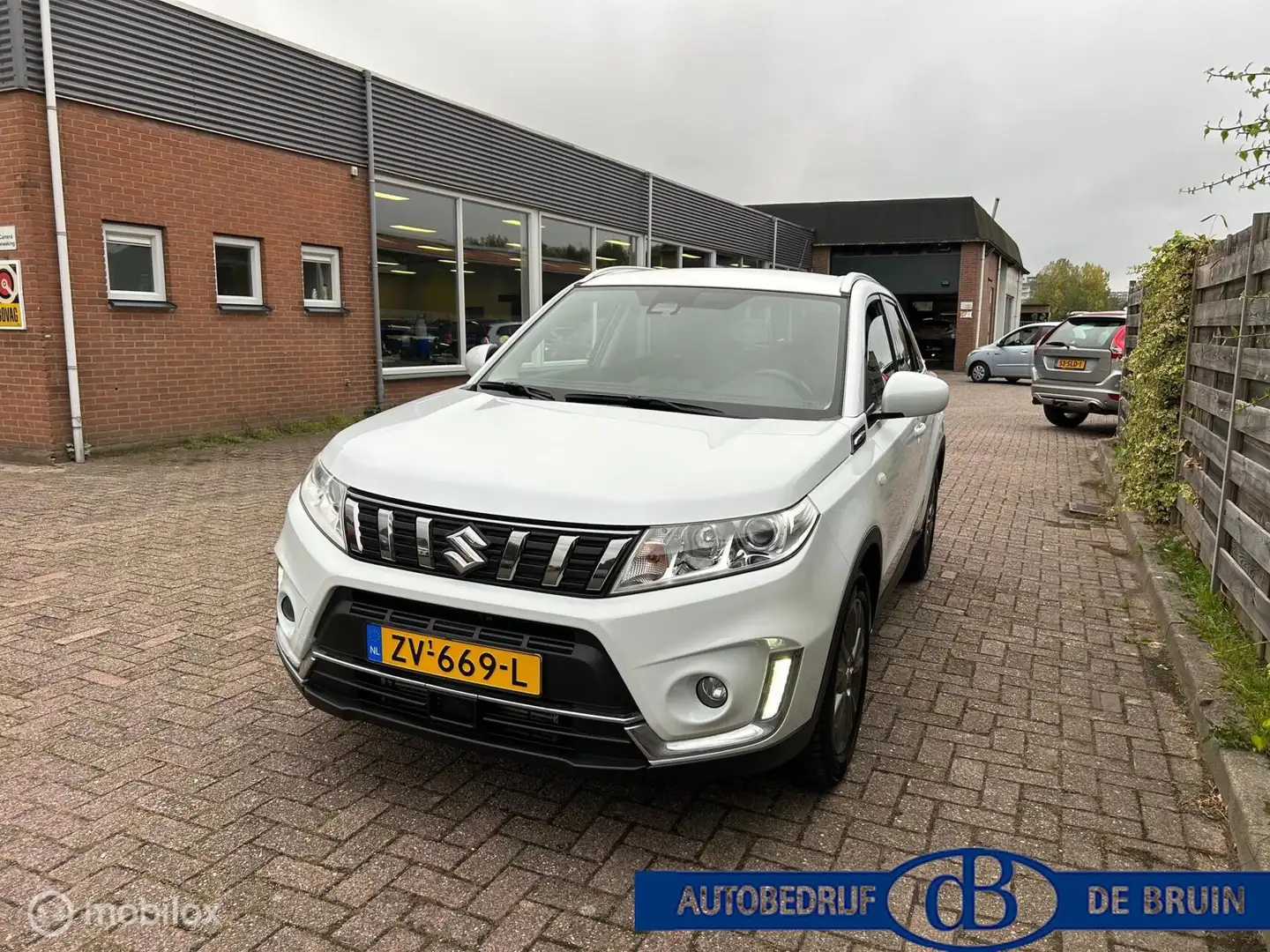 Suzuki Vitara 1.0 Boosterjet AllGrip Select trekhaak Navigatie 4 Wit - 2
