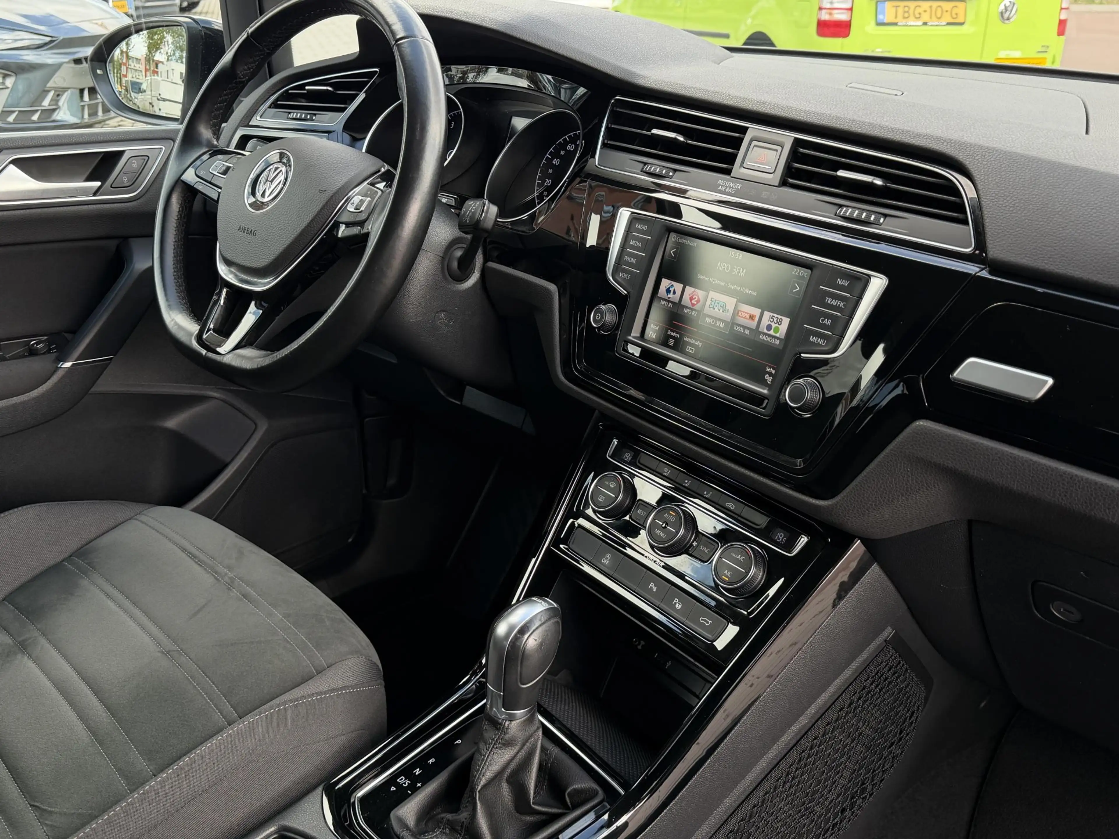 Volkswagen Touran 1.4 TSI Highline | trekhaak | camera | App-Navi — photo 9