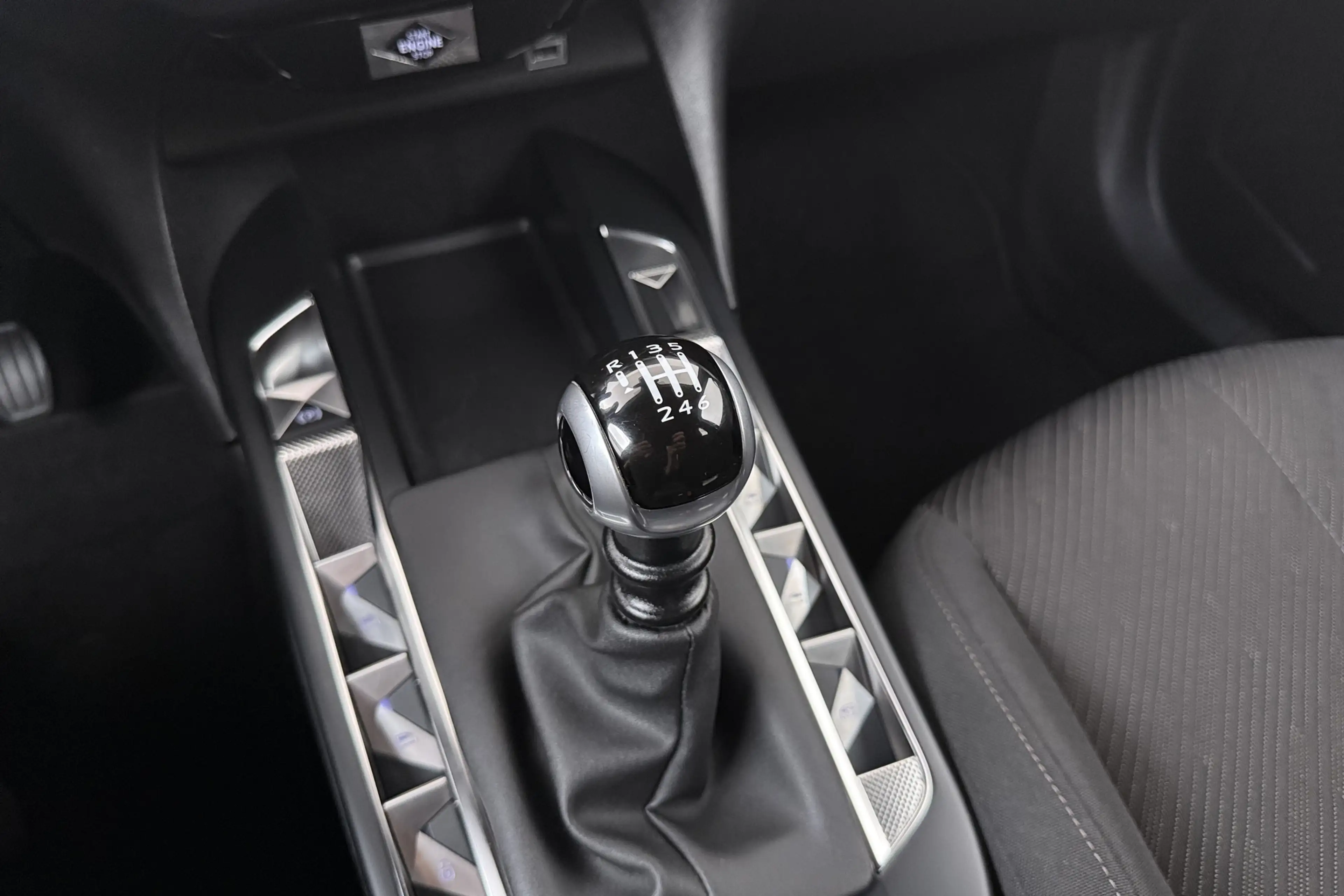 DS Automobiles DS 3 Crossback 1.2 PureTech Business Trekhaak Carplay Cruise — photo 31