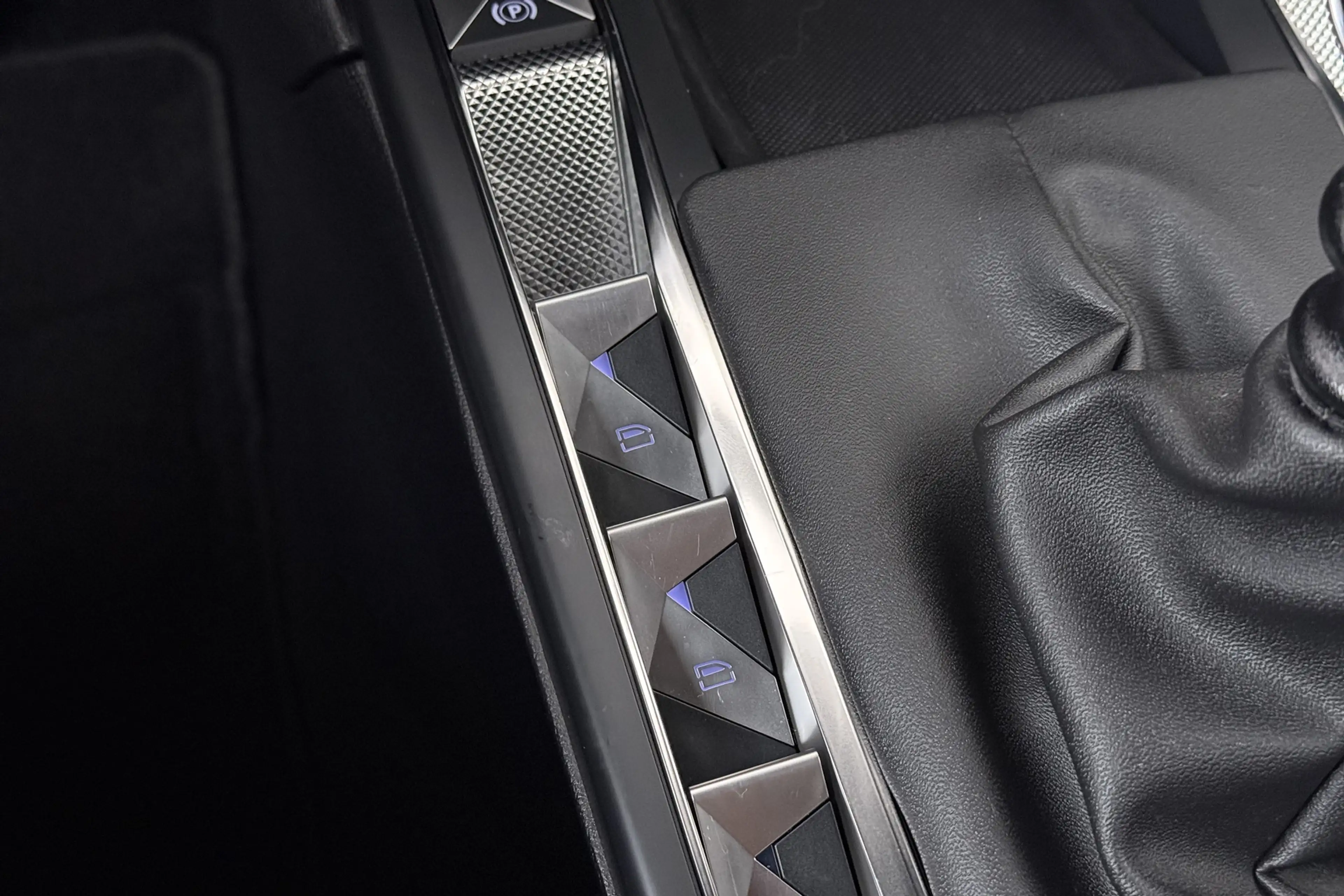DS Automobiles DS 3 Crossback 1.2 PureTech Business Trekhaak Carplay Cruise — photo 30