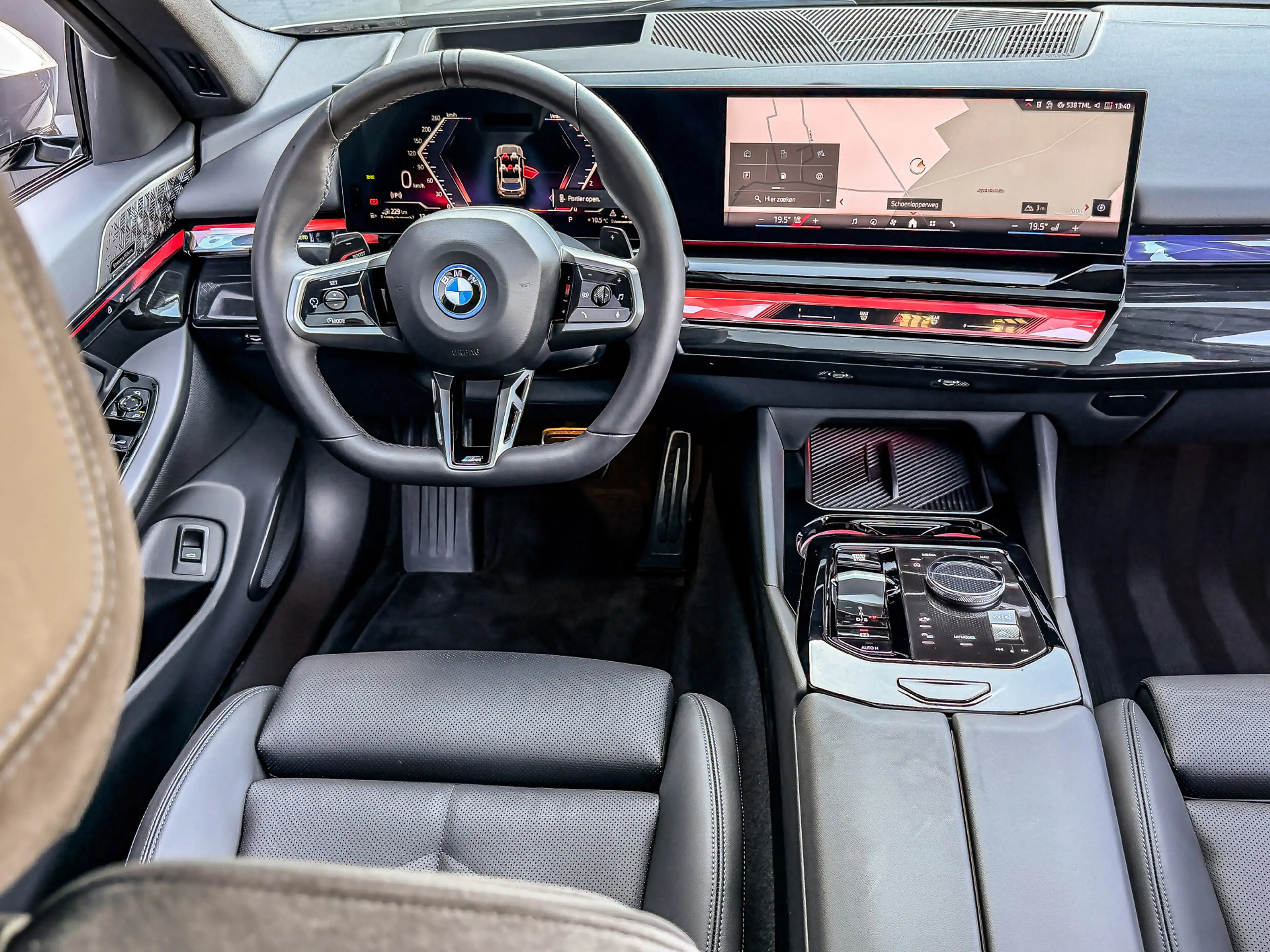 BMW 550 5-serie Touring 550e xDrive 490PK M-Sport | 4 WIEL — photo 8