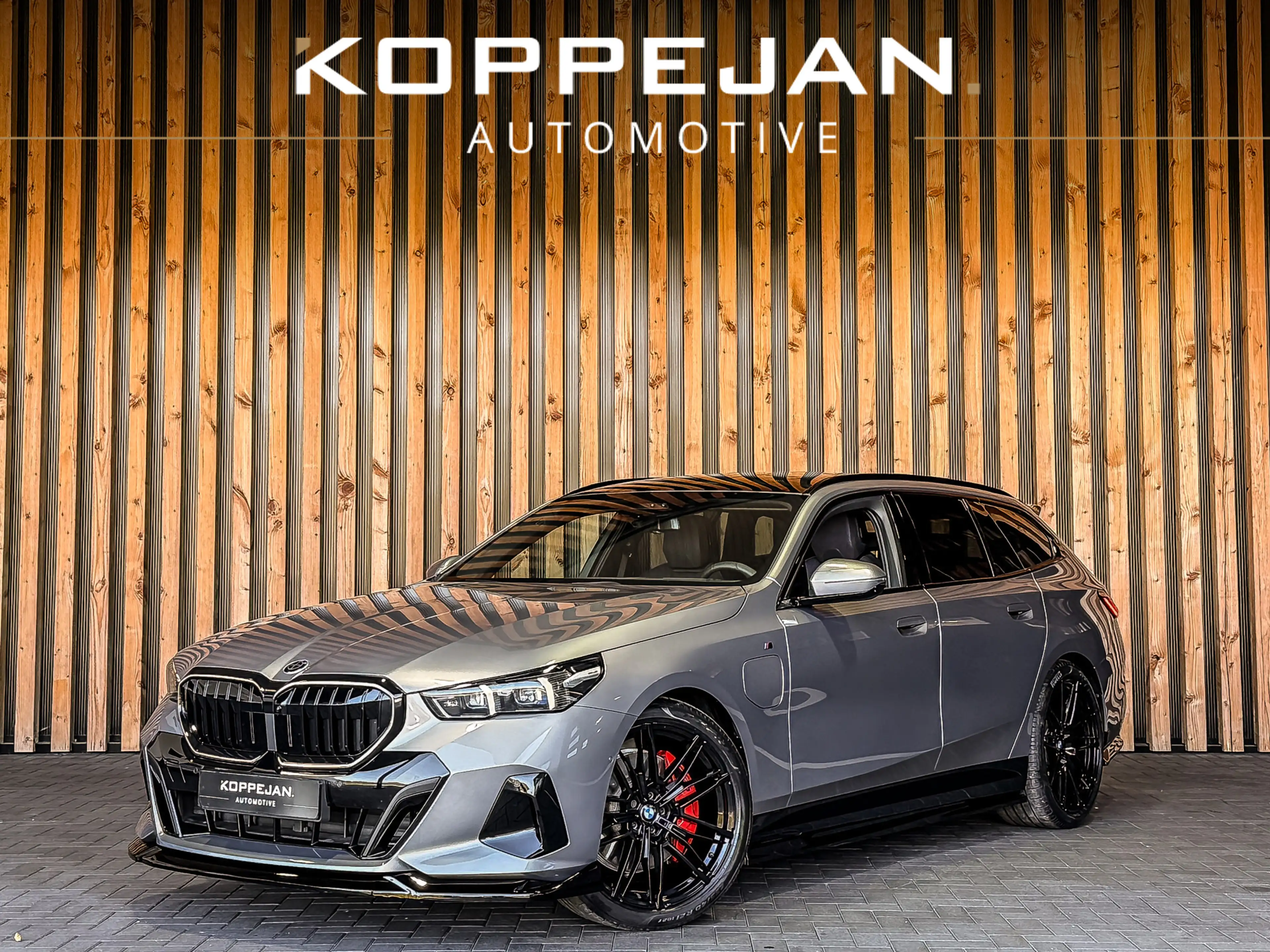 BMW 550 5-serie Touring 550e xDrive 490PK M-Sport | 4 WIEL