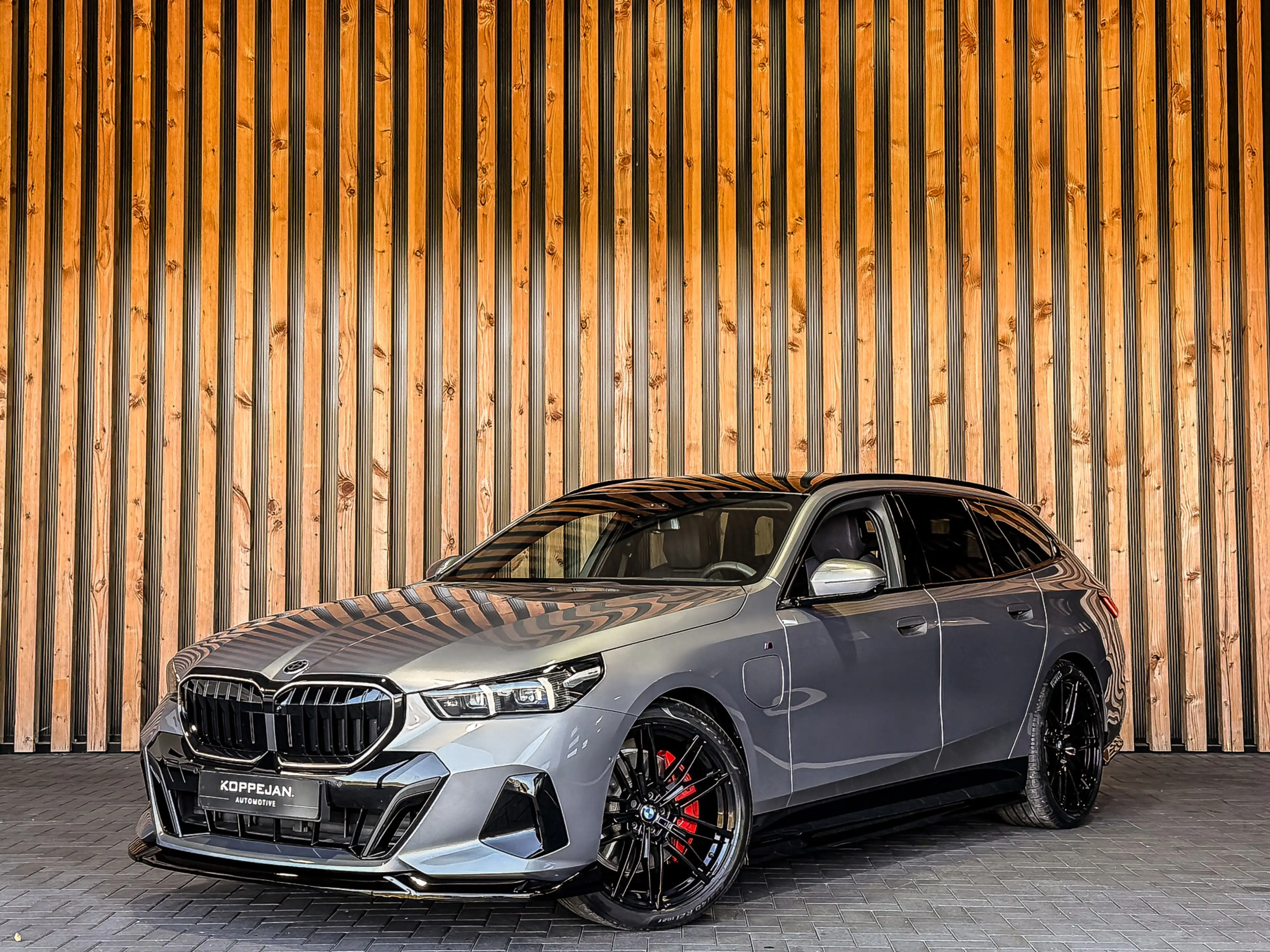 BMW 550 5-serie Touring 550e xDrive 490PK M-Sport | 4 WIEL — photo 2