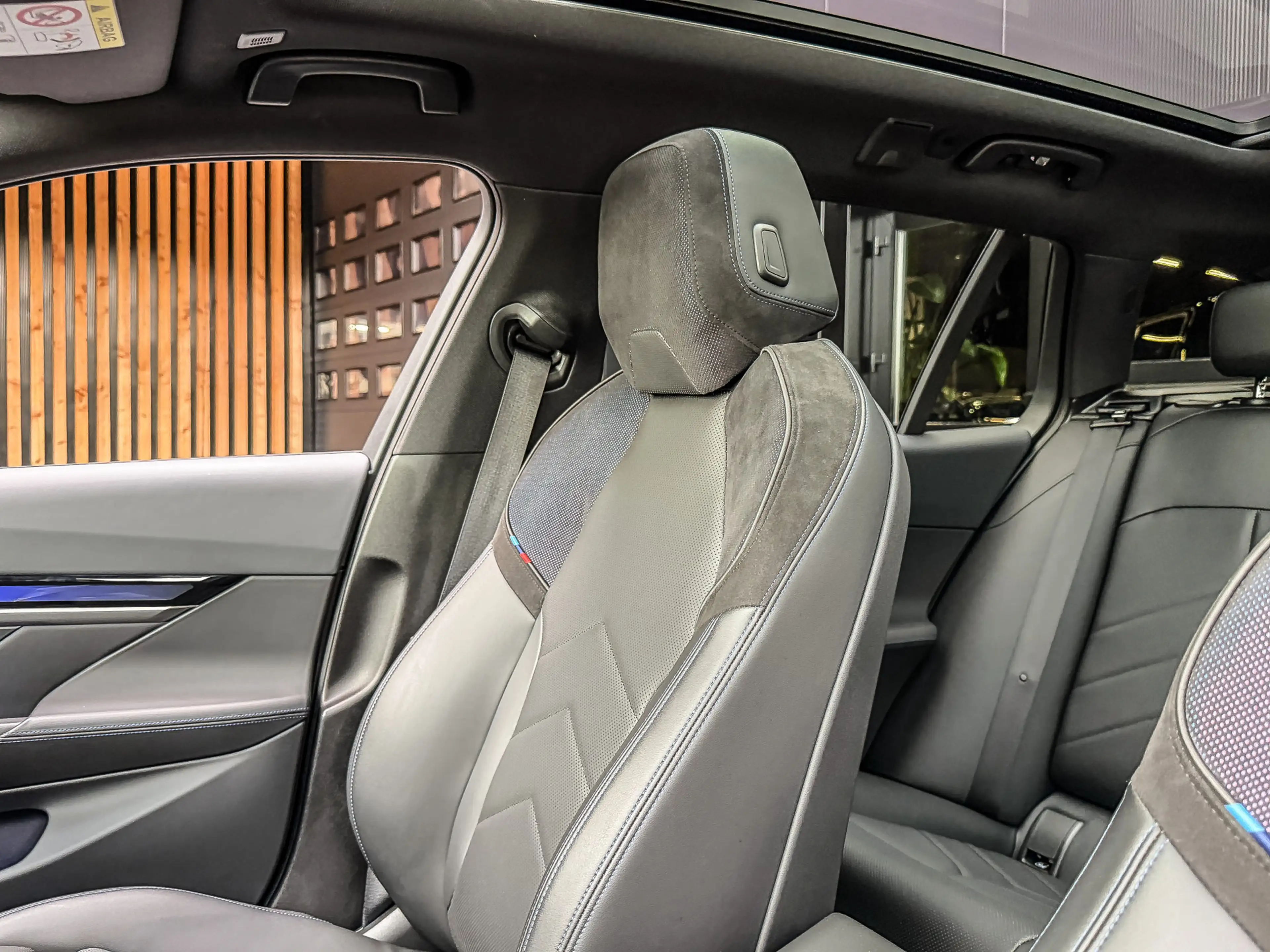 BMW 550 5-serie Touring 550e xDrive 490PK M-Sport | 4 WIEL — photo 17