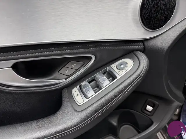 Mercedes-Benz C-Class view 17