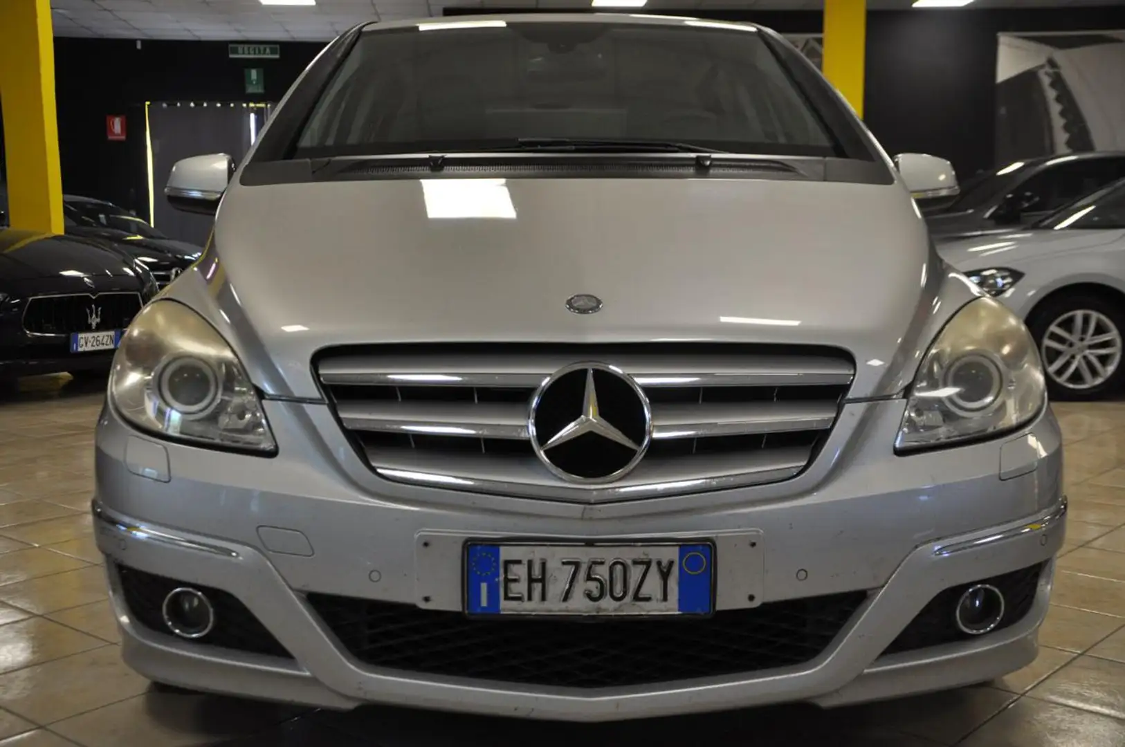 Mercedes-Benz B 180 NGT BlueEFFICIENCY *AUTOMATICA/NAVI* srebrna - 2