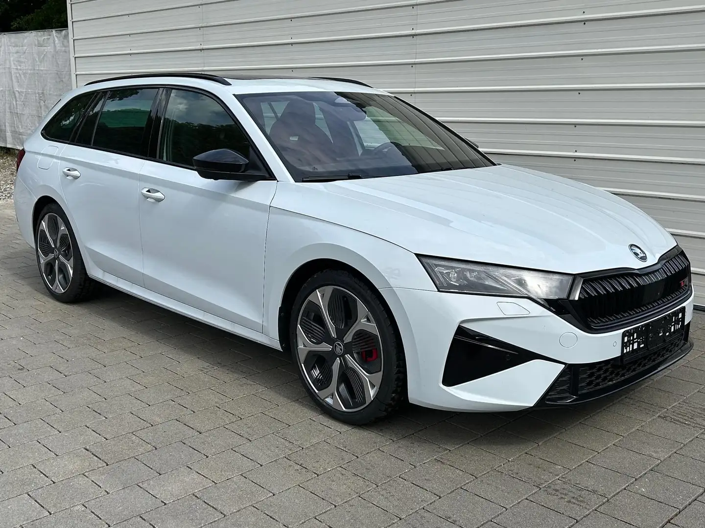 Skoda Octavia Combi RS Kombi 2.0 TSI DSG 265 PS AHK*Panorama*... Weiß - 1
