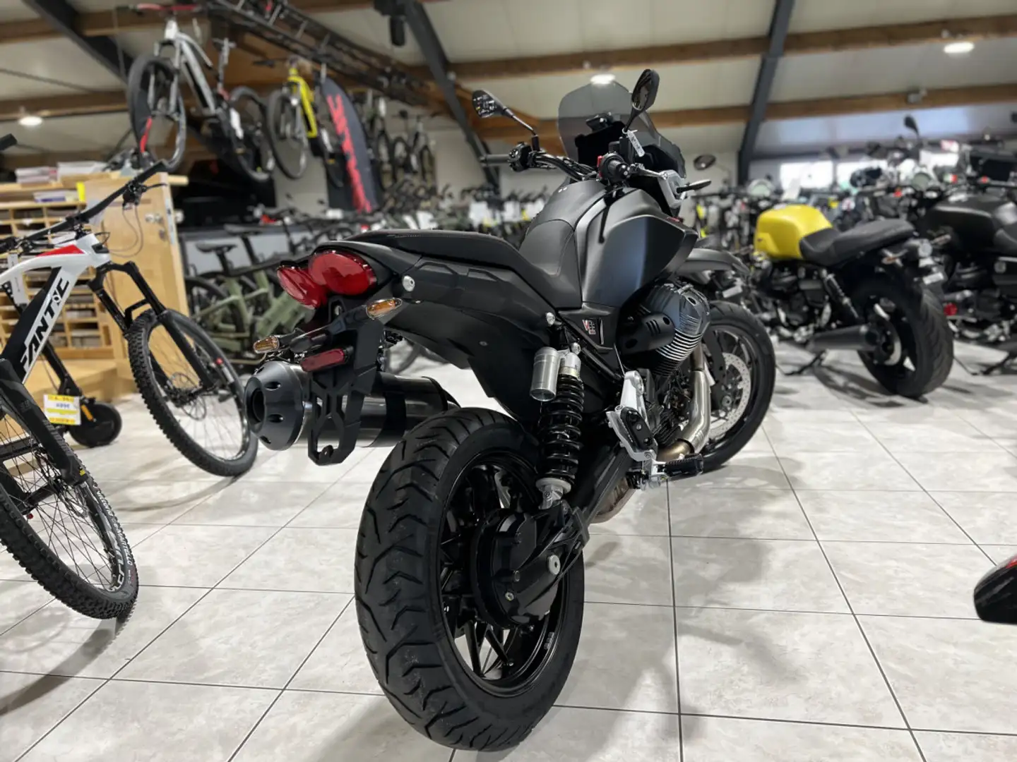 Moto Guzzi V 85 TT  Strada Negru - 2