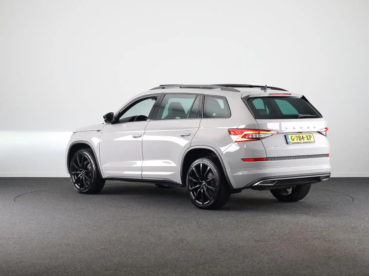 Skoda Kodiaq 2.0 TSI 4x4 Sportline Business Panoramadak | Trekh Grijs - 2