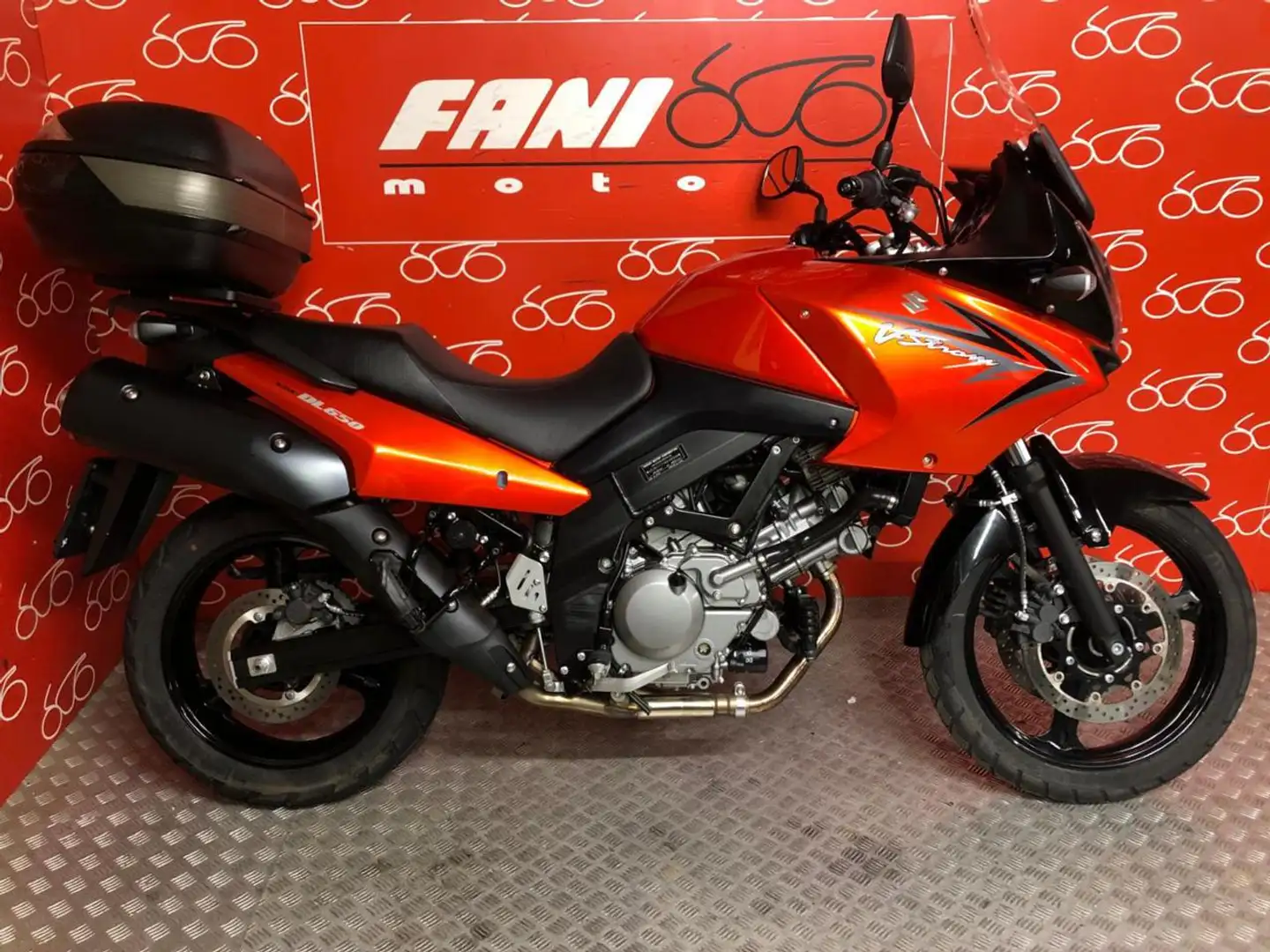 Suzuki V-Strom 650 DL Oranžová - 1