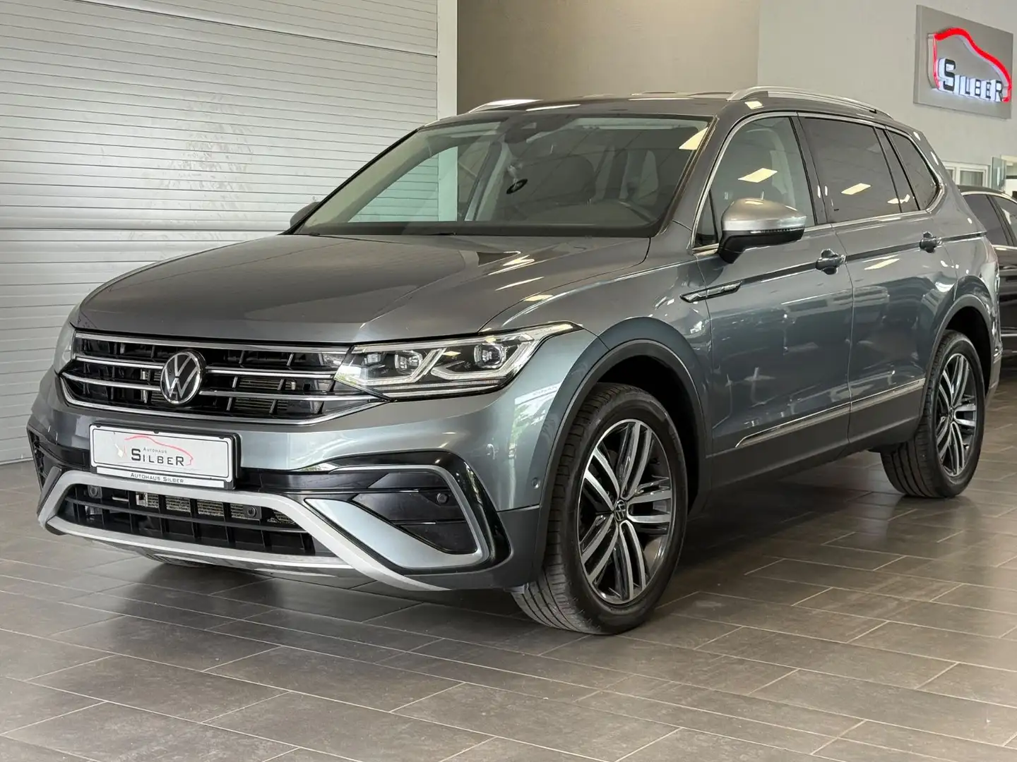 Volkswagen Tiguan Allspace Elegance 4Motion Matrix/Virtual Grau - 1