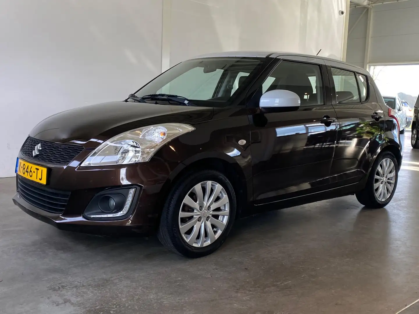 Suzuki Swift 1.2 Dynamic Airco Cruise Trekhaak Bruin - 1