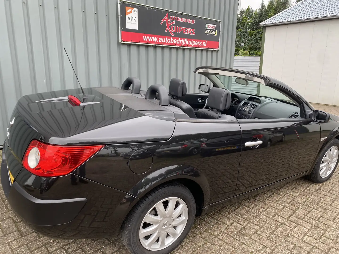 Renault Megane Coupé-Cabriolet 1.6-16V Tech Line ClimaLeer.Lm.vel Zwart - 2
