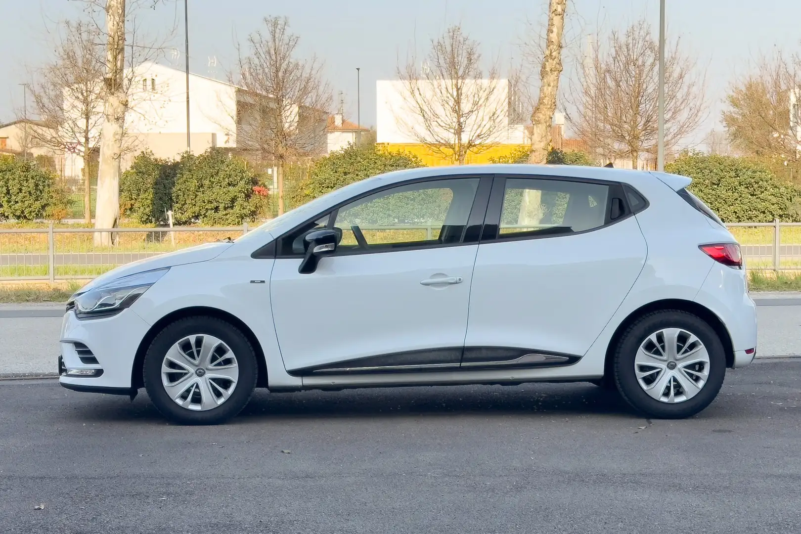 Renault Clio Clio 1.5 dci Moschino Intens 90cv Blanc - 2