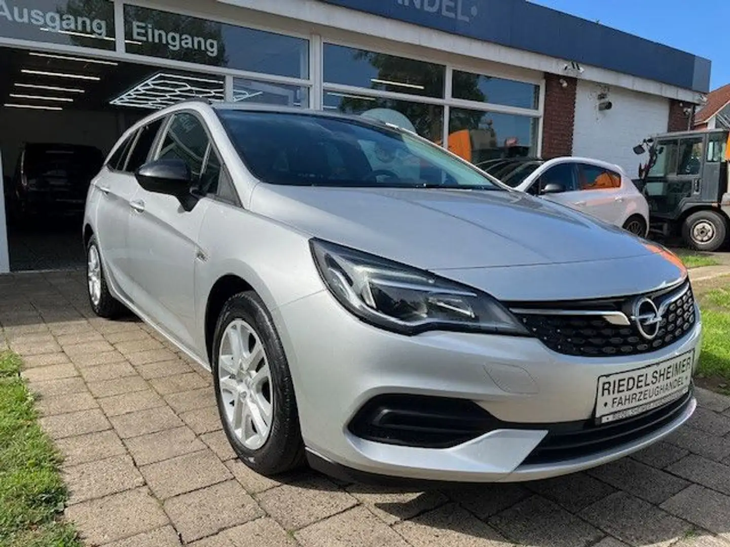 Opel Astra K Sports Tour. Edit. NAVI PDC LED DAB AHK Plateado - 1