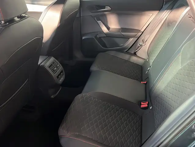 Seat Leon Leon view 4