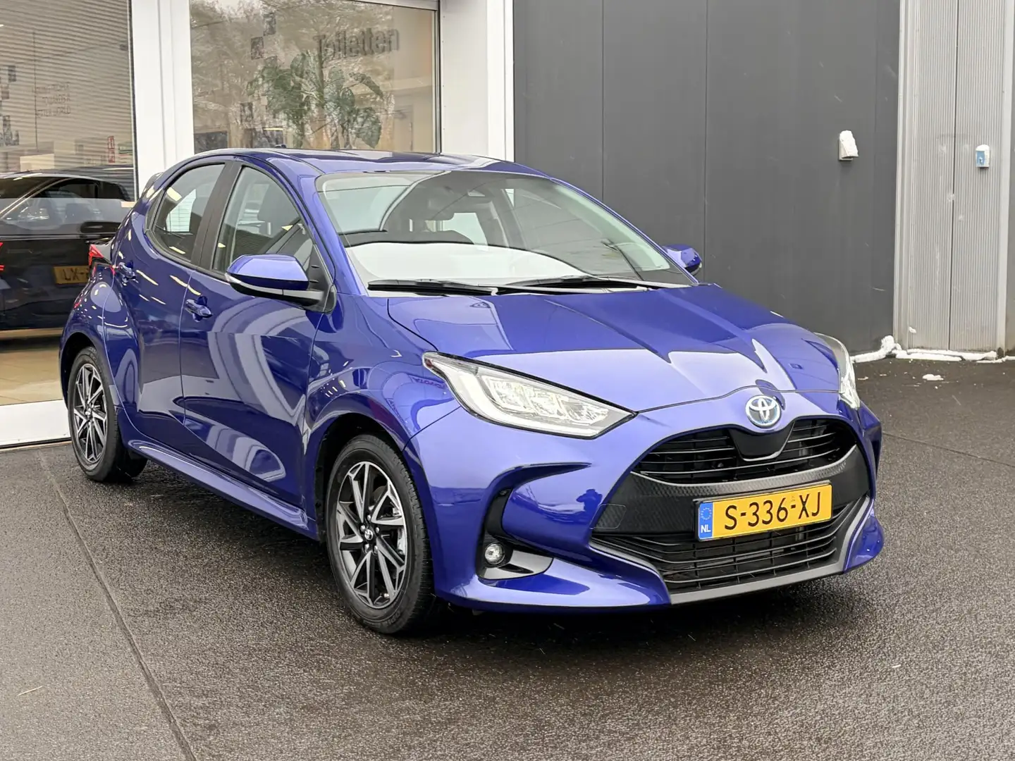 Toyota Yaris 1.5 Hybrid Dynamic Apple carplay/android auto, Cam Blau - 2