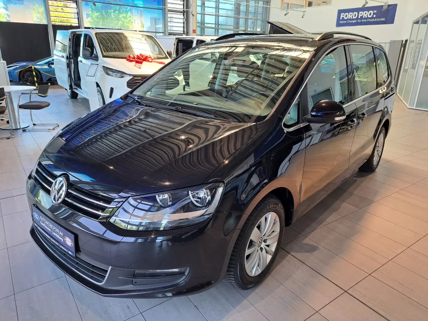 Volkswagen Sharan 1.4 TSI BMT 7-Sitze KlimaA SHZ RFK Schwarz - 2