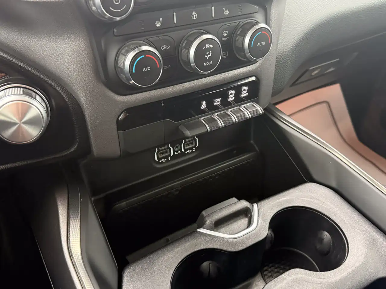 RAM 1500 снимка RAM 1500