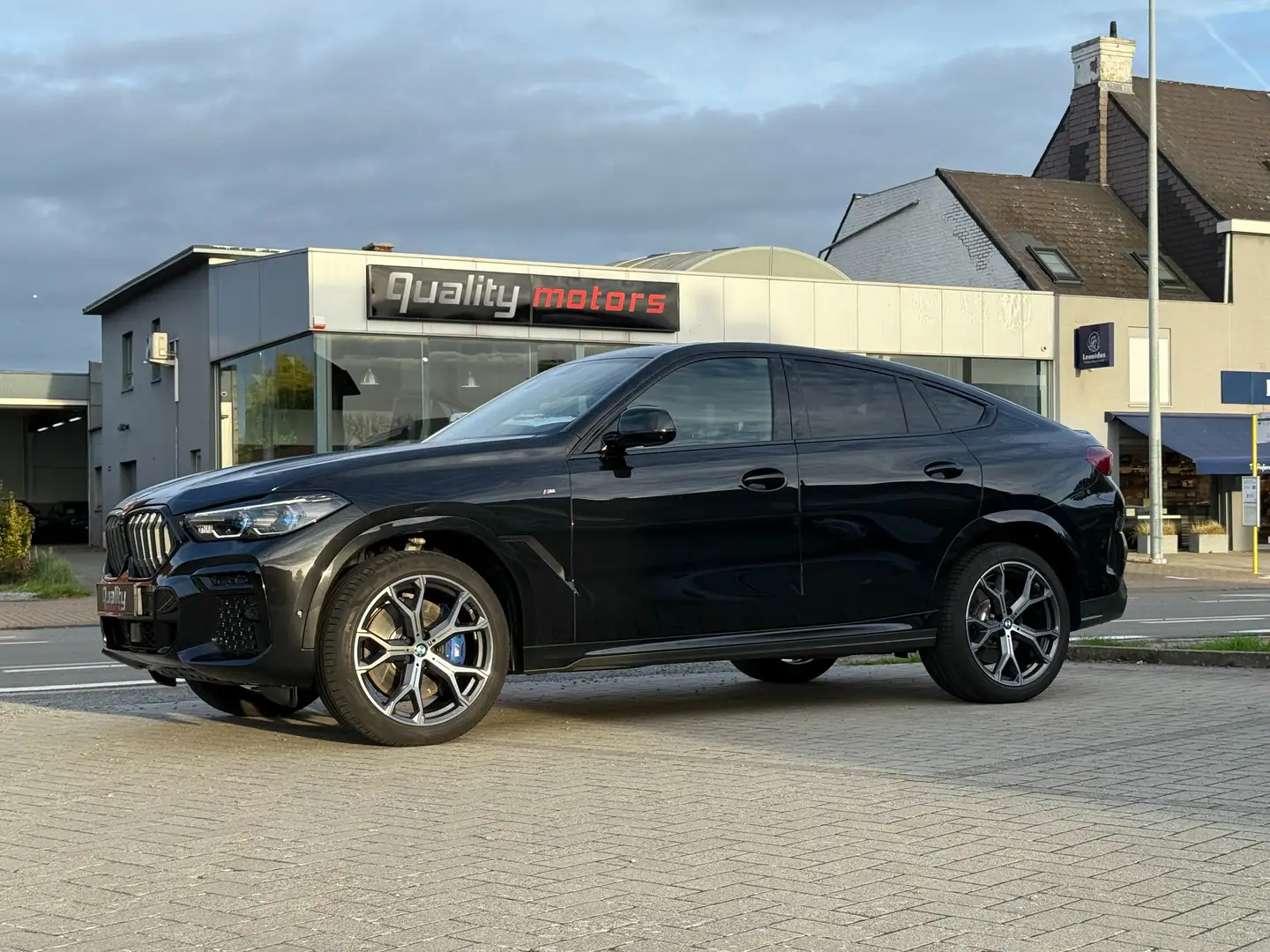 BMW X6 X6 xDrive40d // M-PACK // PANO // KEY-LESS Schwarz - 2