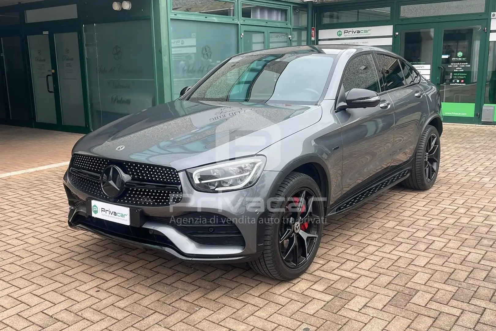 Mercedes-Benz GLC 300 GLC 300 de 4Matic EQ-Power Coupé Premium Zilver - 1