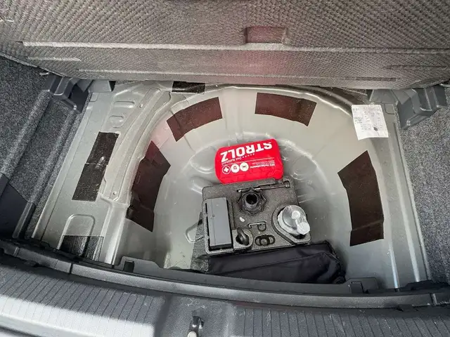 Volkswagen Polo view 9