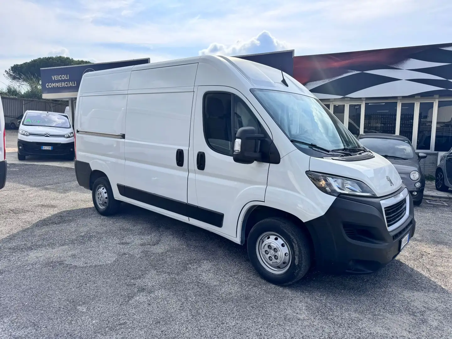 Peugeot Boxer 330 2.2 bluehdi 140cv S&S L2H2 Wit - 2