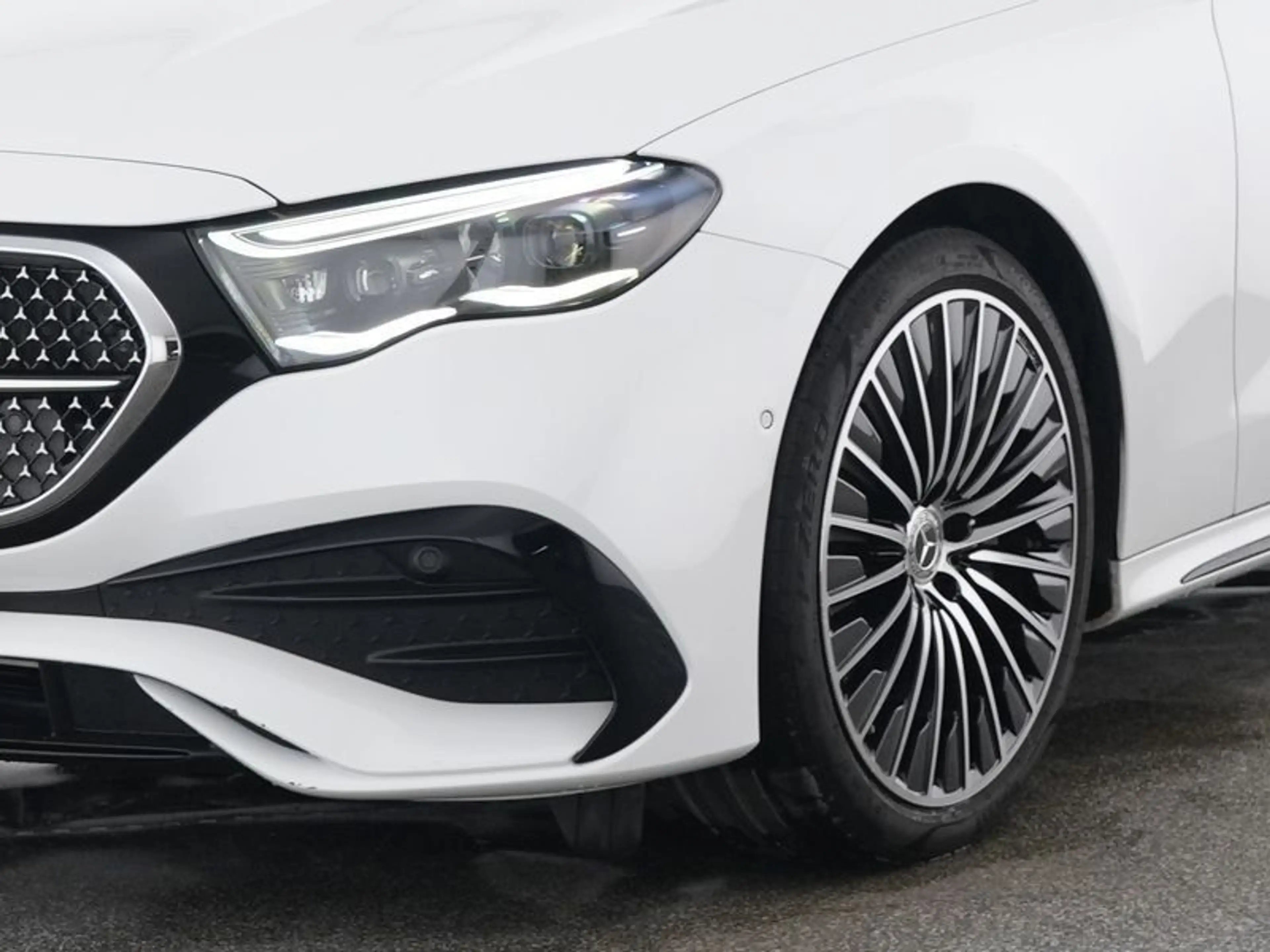 Mercedes-Benz E 450 d 4M AMG-PREMIUM NIGHT SUPERSCREEN PANO 20" — photo 3