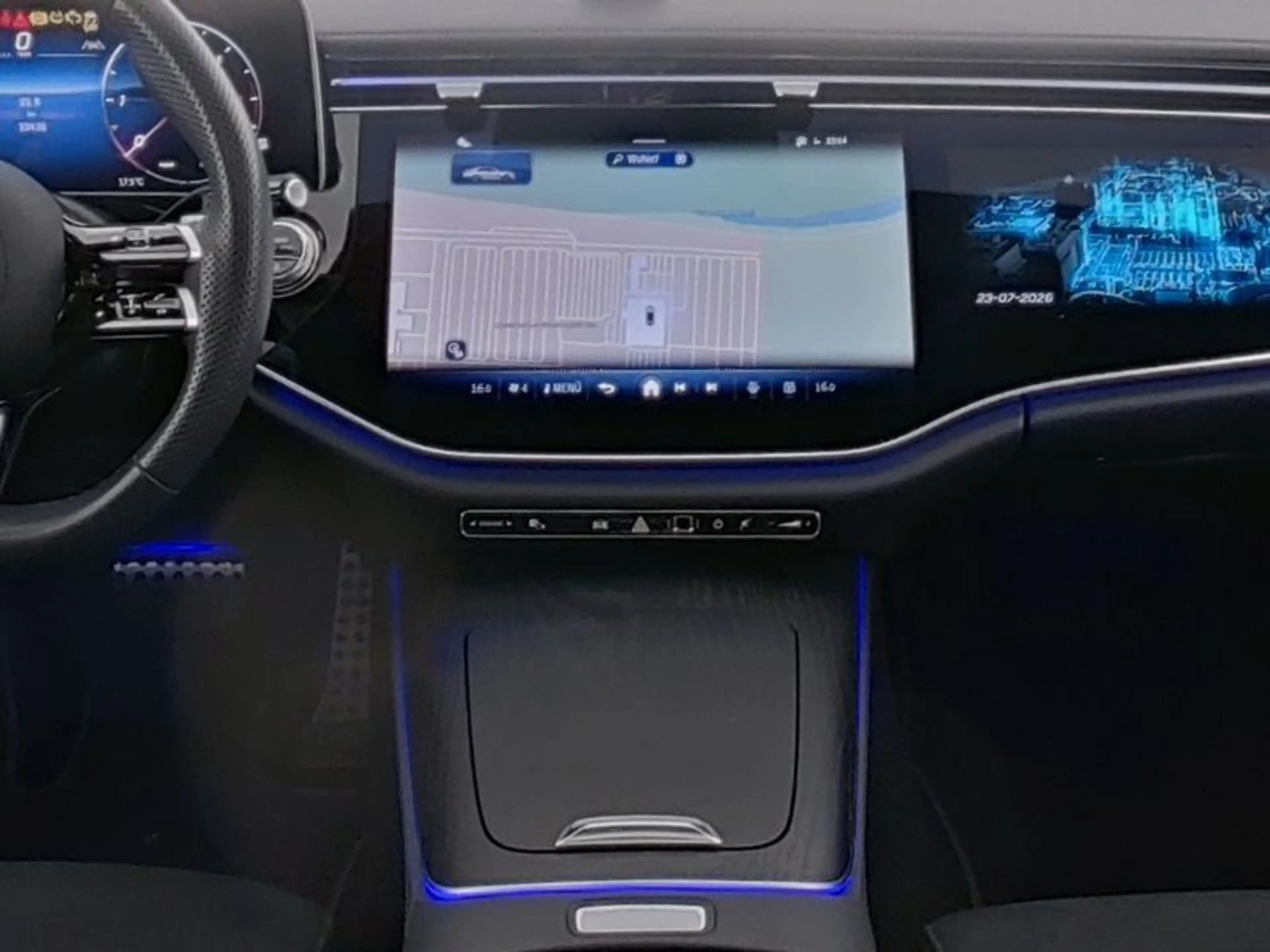 Mercedes-Benz E 450 d 4M AMG-PREMIUM NIGHT SUPERSCREEN PANO 20" — photo 6