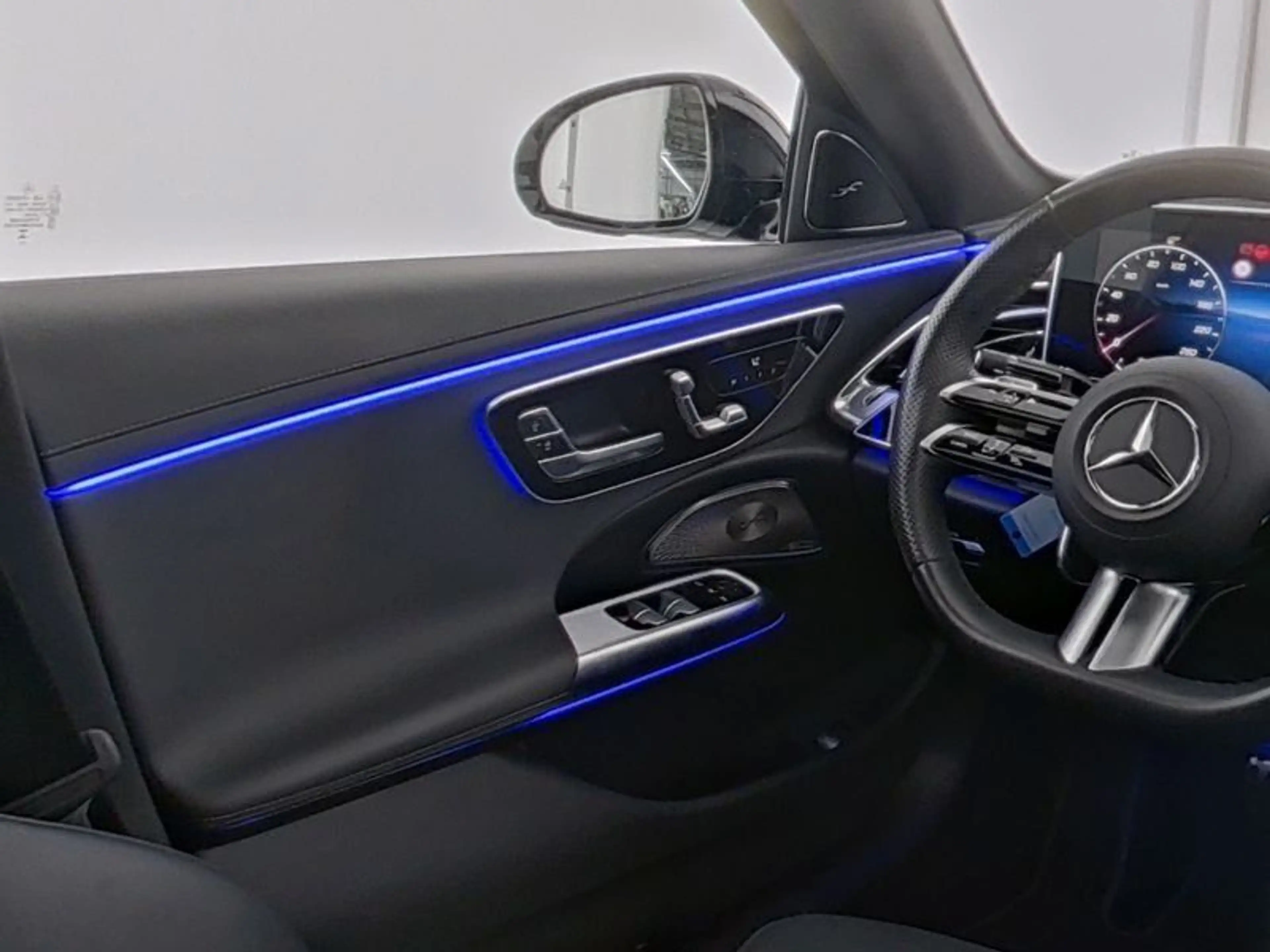 Mercedes-Benz E 450 d 4M AMG-PREMIUM NIGHT SUPERSCREEN PANO 20" — photo 10