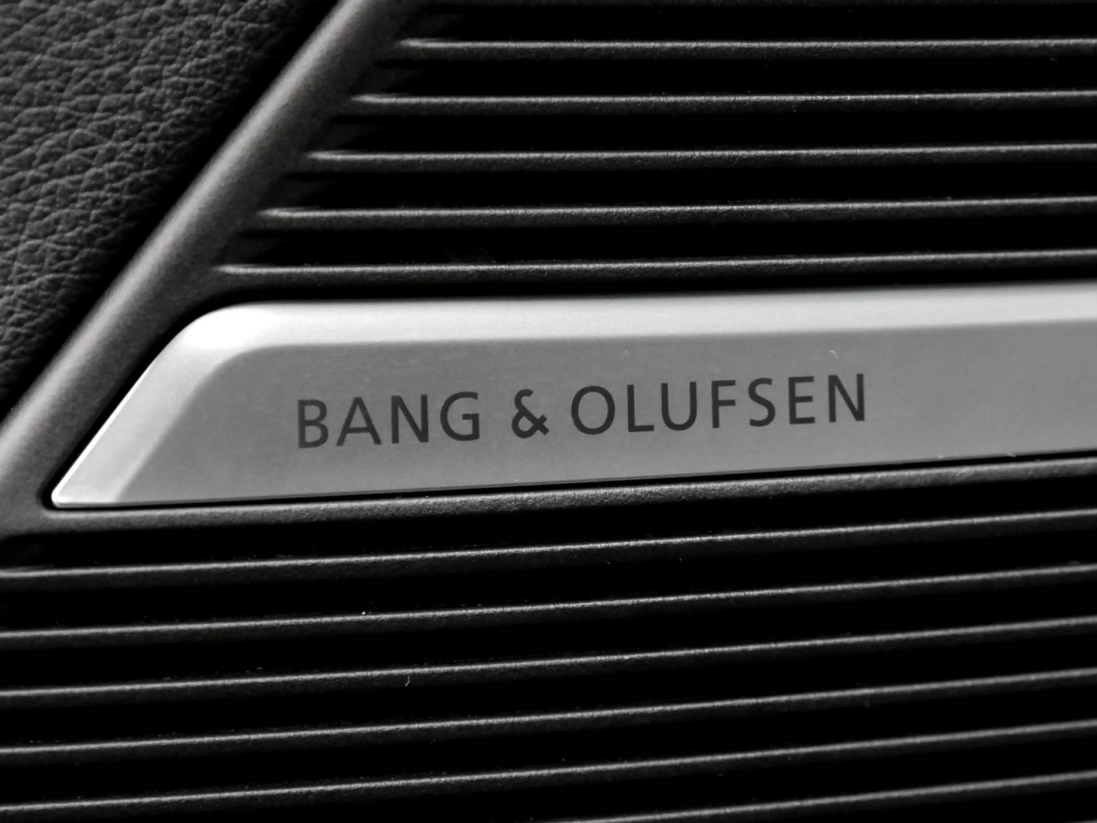 Audi SQ7 TFSI quattro tiptronic AHK PANO B&O LM22 — photo 11