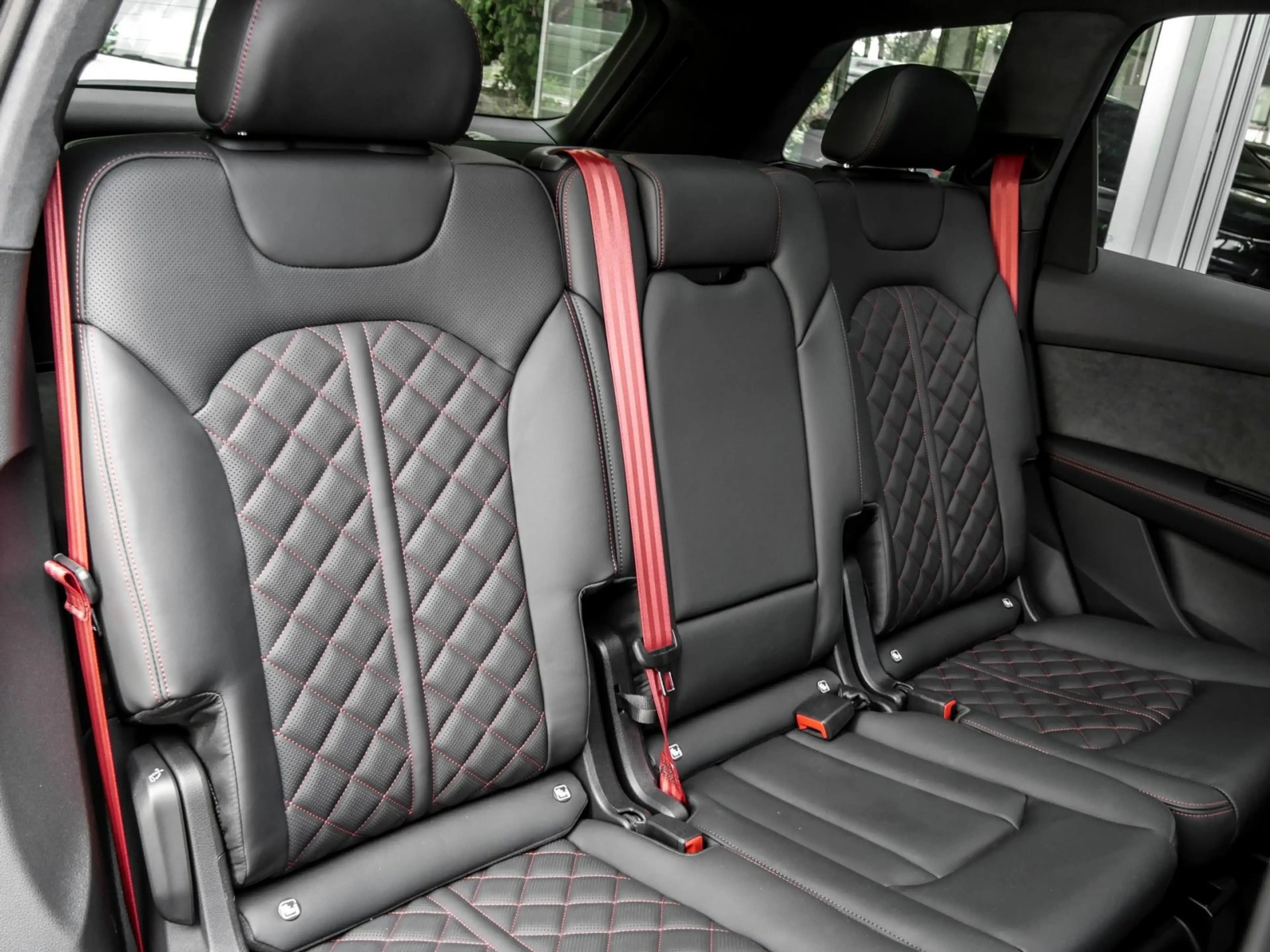 Audi SQ7 TFSI quattro tiptronic AHK PANO B&O LM22 — photo 4