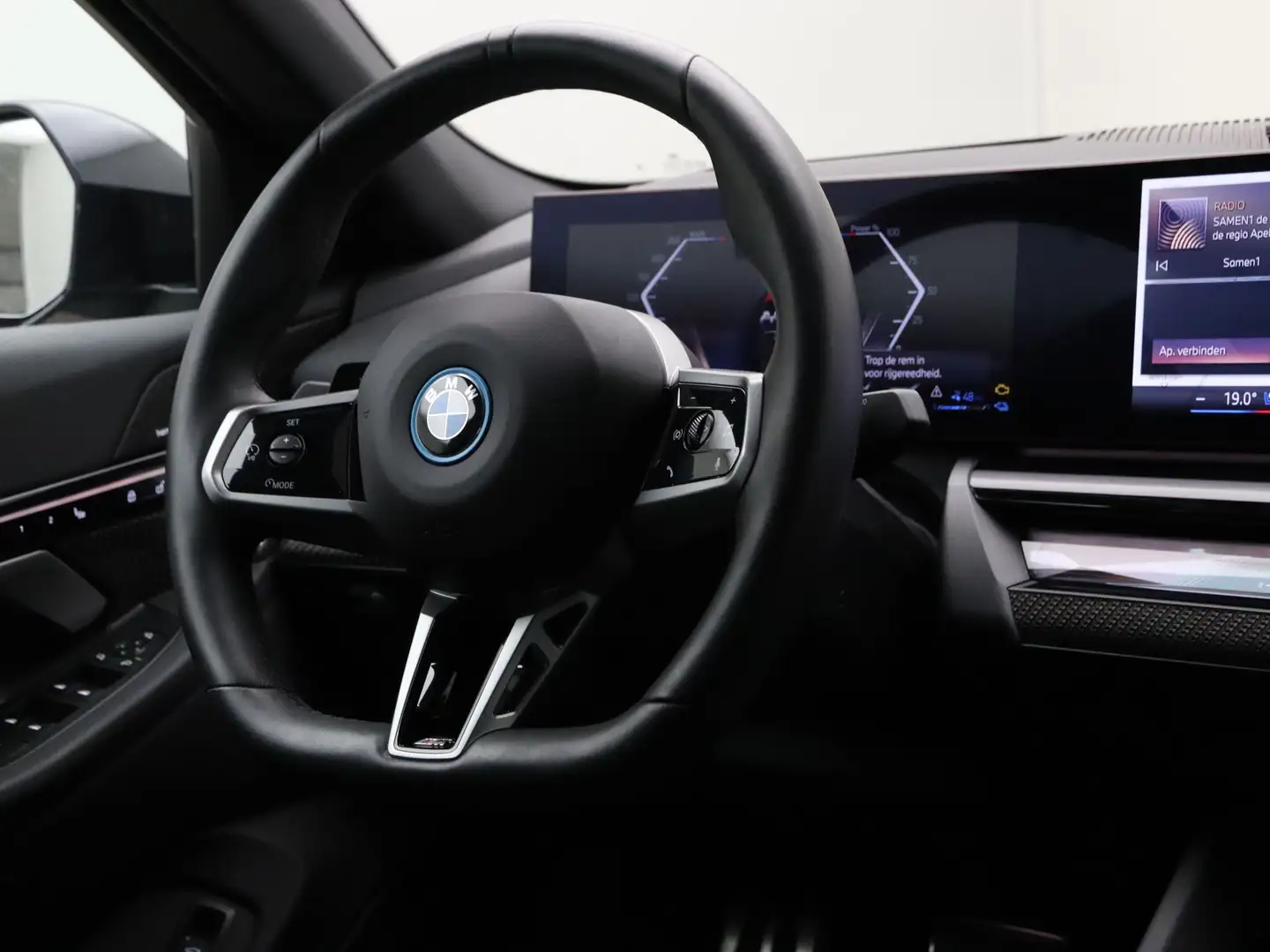 BMW 550 5 Serie 550e Sedan X-drive M-Sport Pro Hybrid Blauw - 2