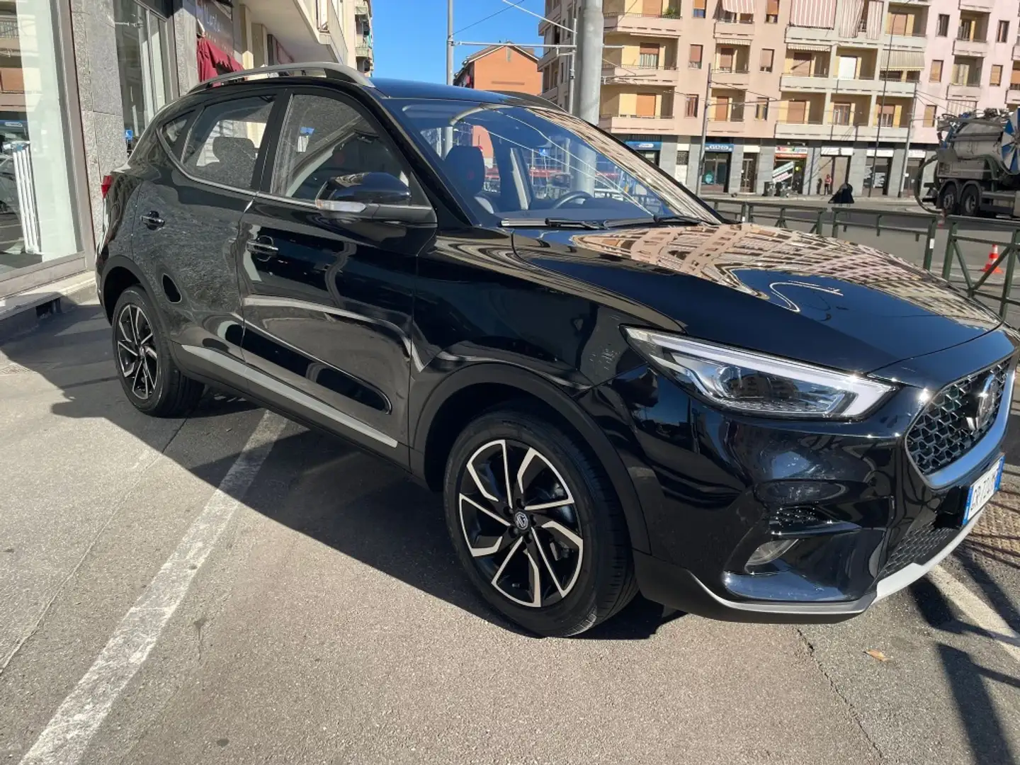 MG ZS 1.5 Luxury Negro - 2