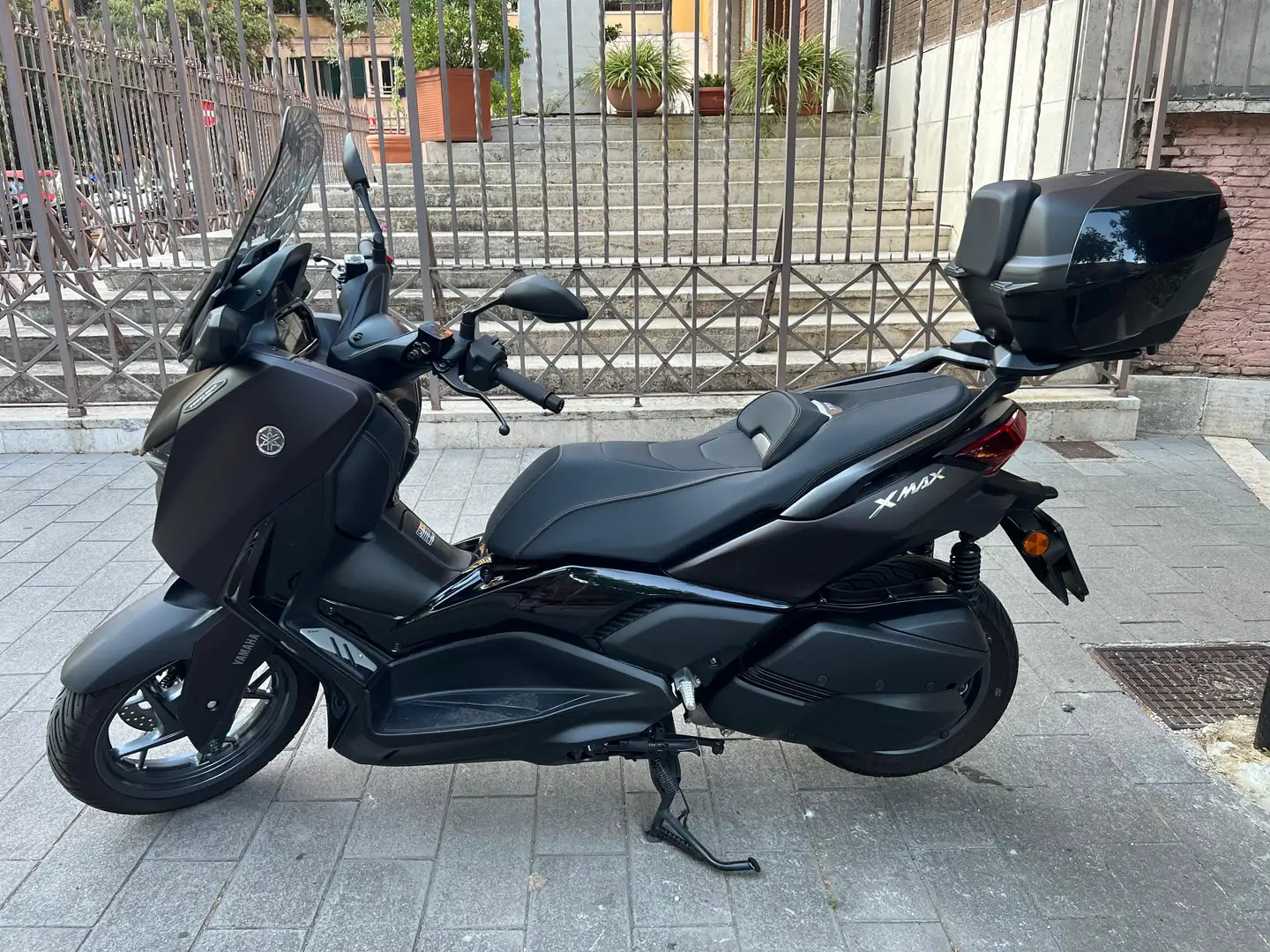 Yamaha X-Max 300 Tech MAX Nero - 1