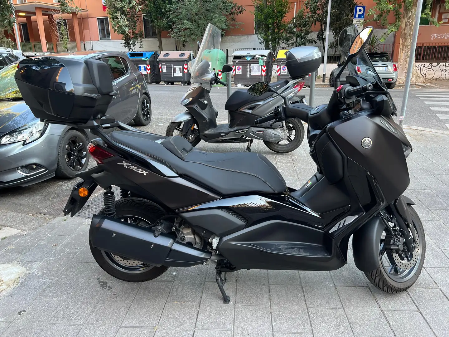Yamaha X-Max 300 Tech MAX Nero - 2