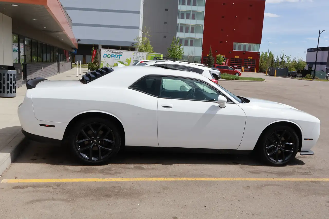 Dodge Challenger снимка Dodge Challenger