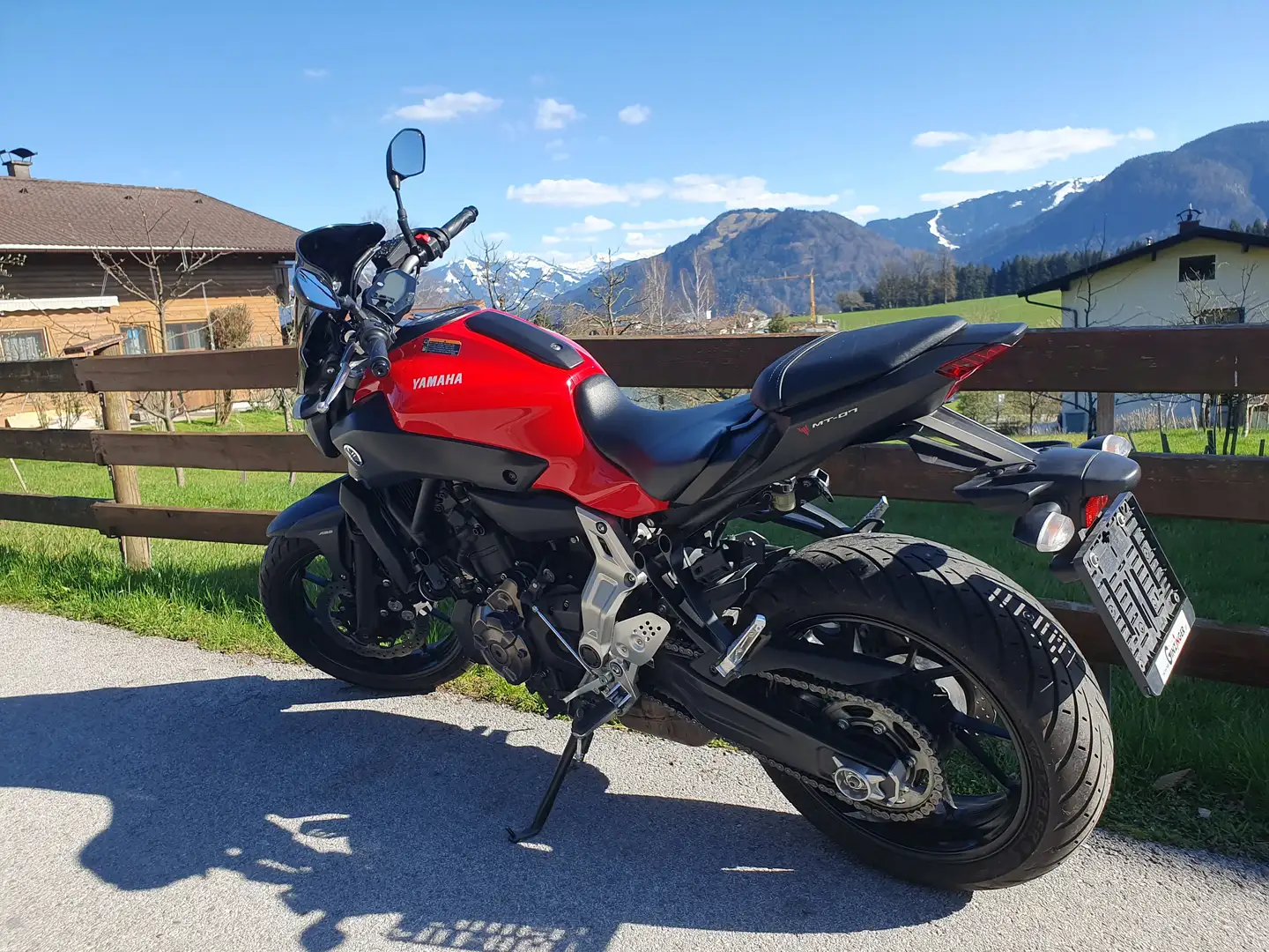 Yamaha MT-07 Rot - 1