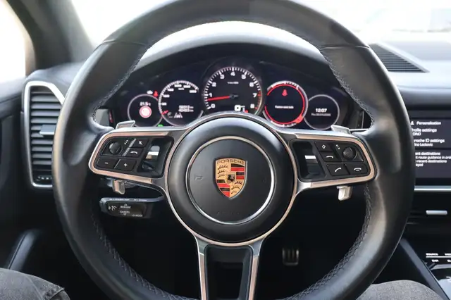 Porsche Cayenne view 14