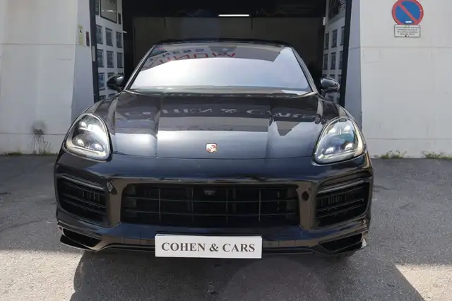 Porsche Cayenne view 3