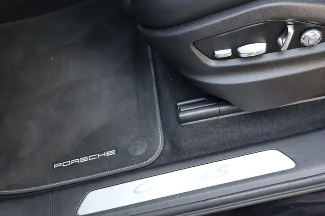 Porsche Cayenne view 13